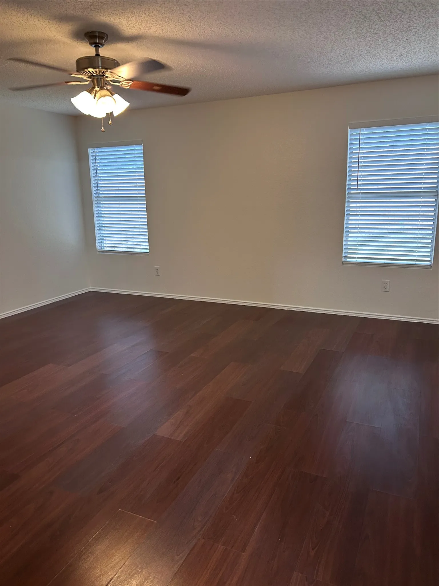 Single Family Residence For Rent in Dallas County , 1438 Eastview Drive, Garland, Texas 75040, 3 Bedroom, 2 Bathroom, 2 Garage spaces, 1,628 Sqft, built in 1997, mls#21377132, Real Estate Agent in Garland, Homes For Rent in Dallas county, Homes For Rent in Garland, Realtor in Garland Texas, Real Estate Brokerage Independent Realty Texas, Luminita Cordes Realtor