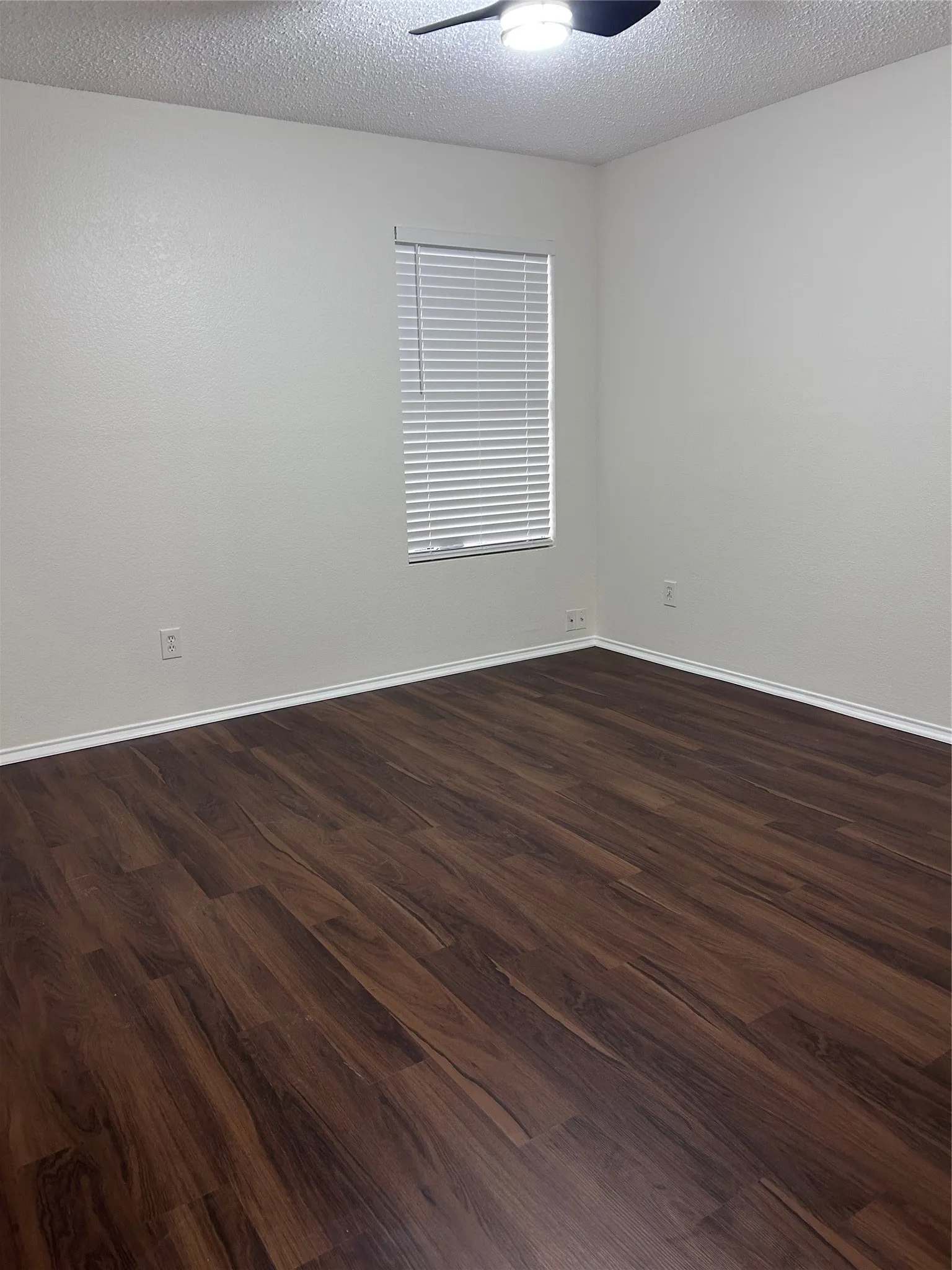 Single Family Residence For Rent in Dallas County , 1438 Eastview Drive, Garland, Texas 75040, 3 Bedroom, 2 Bathroom, 2 Garage spaces, 1,628 Sqft, built in 1997, mls#21377132, Real Estate Agent in Garland, Homes For Rent in Dallas county, Homes For Rent in Garland, Realtor in Garland Texas, Real Estate Brokerage Independent Realty Texas, Luminita Cordes Realtor