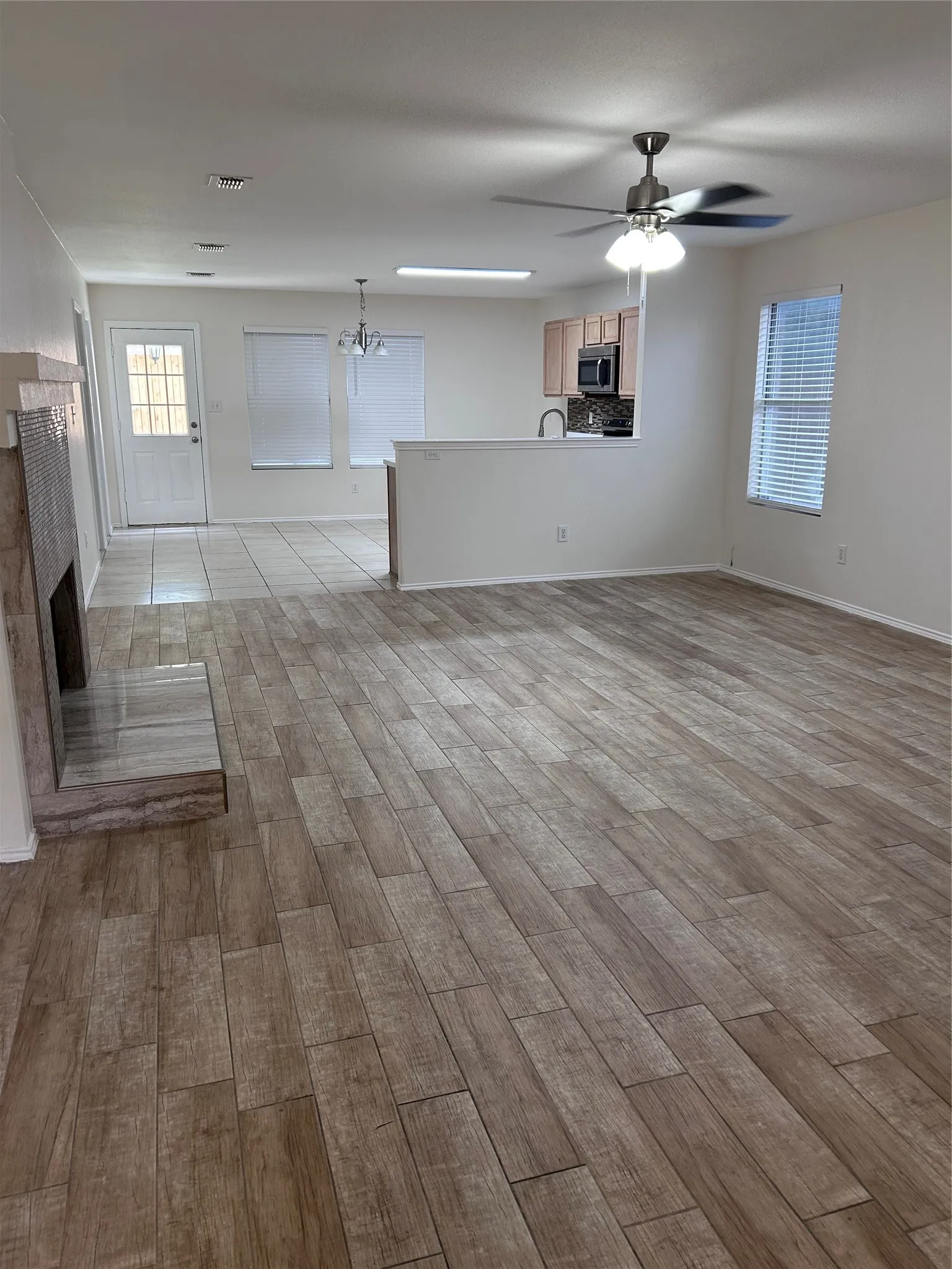 Single Family Residence For Rent in Dallas County , 1438 Eastview Drive, Garland, Texas 75040, 3 Bedroom, 2 Bathroom, 2 Garage spaces, 1,628 Sqft, built in 1997, mls#21377132, Real Estate Agent in Garland, Homes For Rent in Dallas county, Homes For Rent in Garland, Realtor in Garland Texas, Real Estate Brokerage Independent Realty Texas, Luminita Cordes Realtor