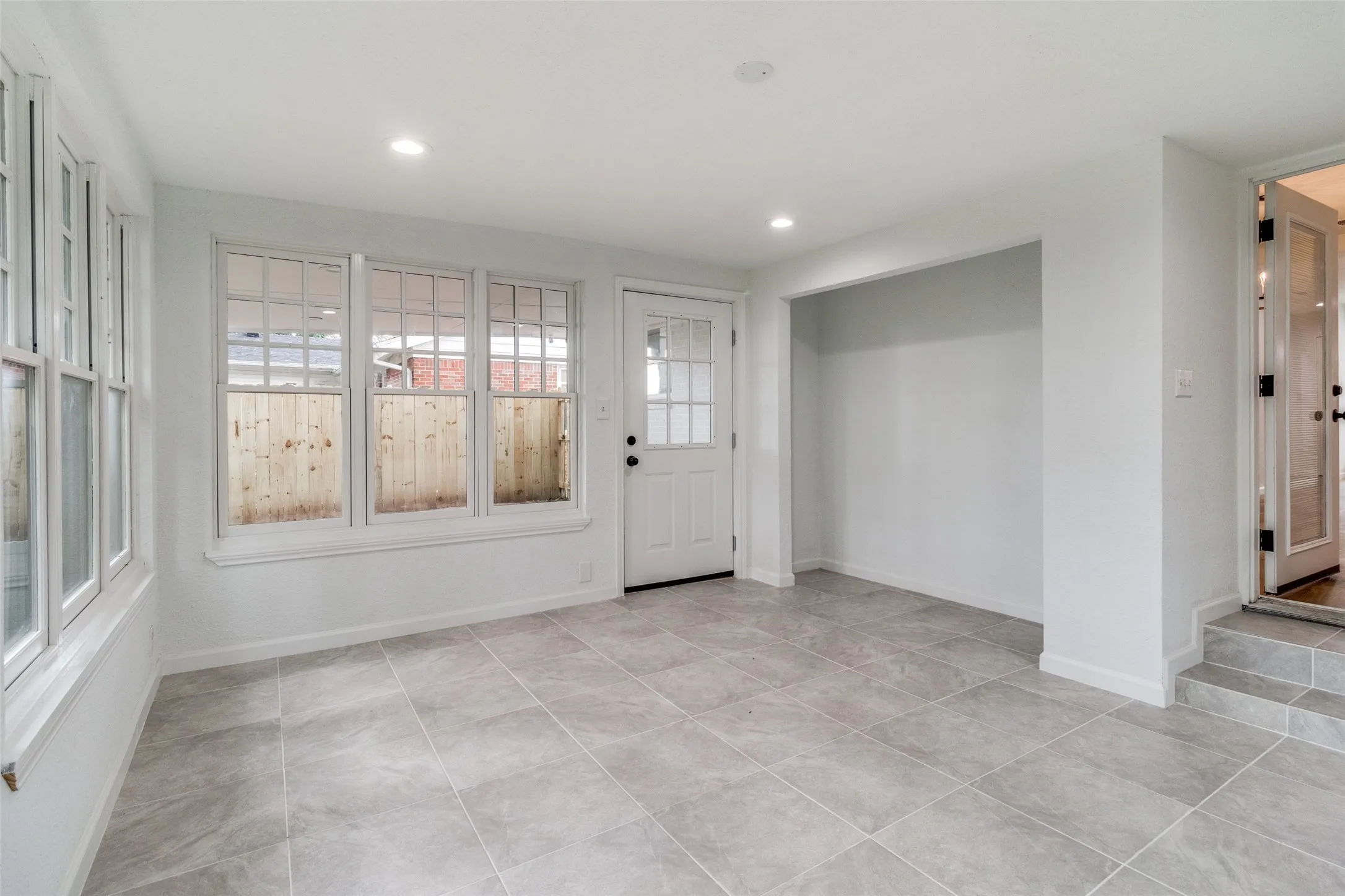 Single Family Residence For Sale in Grayson County , 1208 N Grant Drive, Sherman, Texas 75092, 3 Bedroom, 2 Bathroom, 2 Garage spaces, 1,450 Sqft, built in 1960, mls#21375440, Real Estate Agent in Sherman, Homes For Sale in Grayson county, Homes For Sale in Sherman, Realtor in Sherman Texas, Real Estate Brokerage Independent Realty Texas, Luminita Cordes Realtor