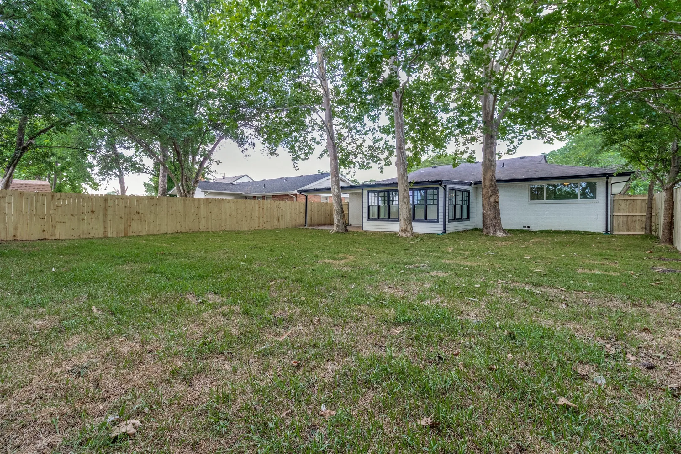 Single Family Residence For Sale in Grayson County , 1208 N Grant Drive, Sherman, Texas 75092, 3 Bedroom, 2 Bathroom, 2 Garage spaces, 1,450 Sqft, built in 1960, mls#21375440, Real Estate Agent in Sherman, Homes For Sale in Grayson county, Homes For Sale in Sherman, Realtor in Sherman Texas, Real Estate Brokerage Independent Realty Texas, Luminita Cordes Realtor