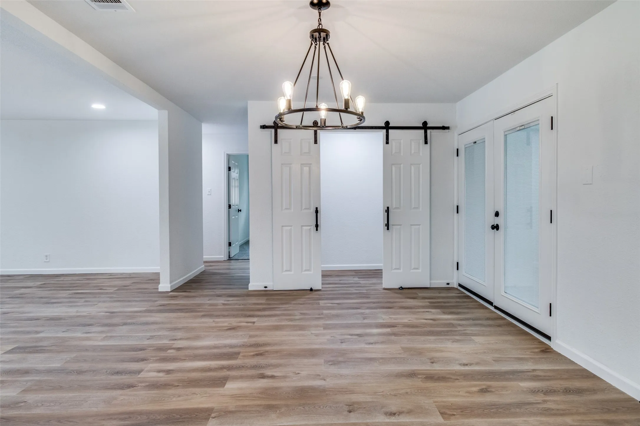 Single Family Residence For Sale in Grayson County , 1208 N Grant Drive, Sherman, Texas 75092, 3 Bedroom, 2 Bathroom, 2 Garage spaces, 1,450 Sqft, built in 1960, mls#21375440, Real Estate Agent in Sherman, Homes For Sale in Grayson county, Homes For Sale in Sherman, Realtor in Sherman Texas, Real Estate Brokerage Independent Realty Texas, Luminita Cordes Realtor