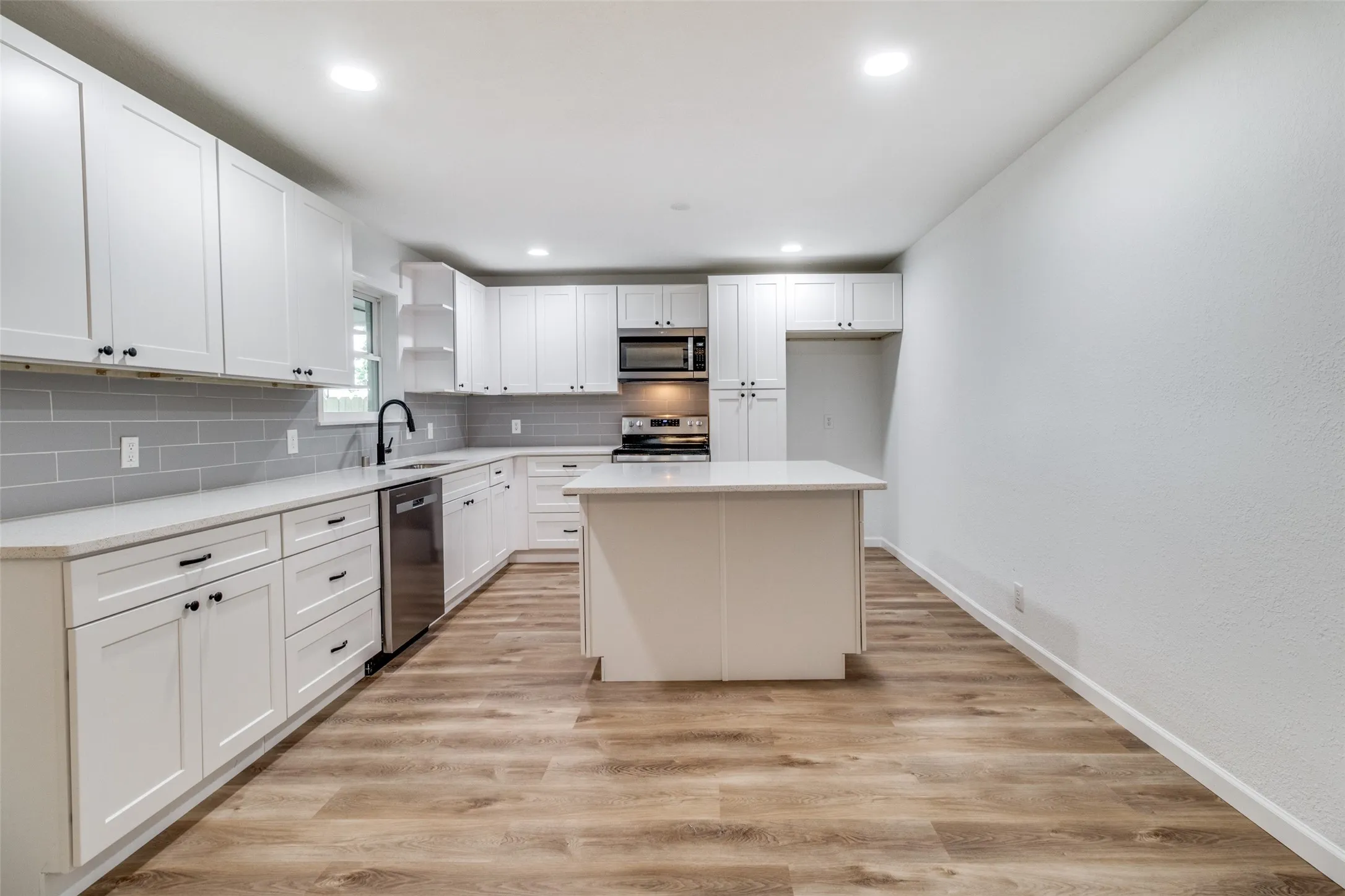 Single Family Residence For Sale in Grayson County , 1208 N Grant Drive, Sherman, Texas 75092, 3 Bedroom, 2 Bathroom, 2 Garage spaces, 1,450 Sqft, built in 1960, mls#21375440, Real Estate Agent in Sherman, Homes For Sale in Grayson county, Homes For Sale in Sherman, Realtor in Sherman Texas, Real Estate Brokerage Independent Realty Texas, Luminita Cordes Realtor