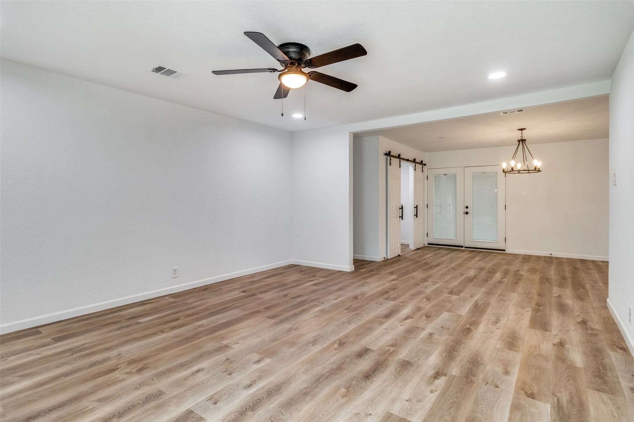 Single Family Residence For Sale in Grayson County , 1208 N Grant Drive, Sherman, Texas 75092, 3 Bedroom, 2 Bathroom, 2 Garage spaces, 1,450 Sqft, built in 1960, mls#21375440, Real Estate Agent in Sherman, Homes For Sale in Grayson county, Homes For Sale in Sherman, Realtor in Sherman Texas, Real Estate Brokerage Independent Realty Texas, Luminita Cordes Realtor