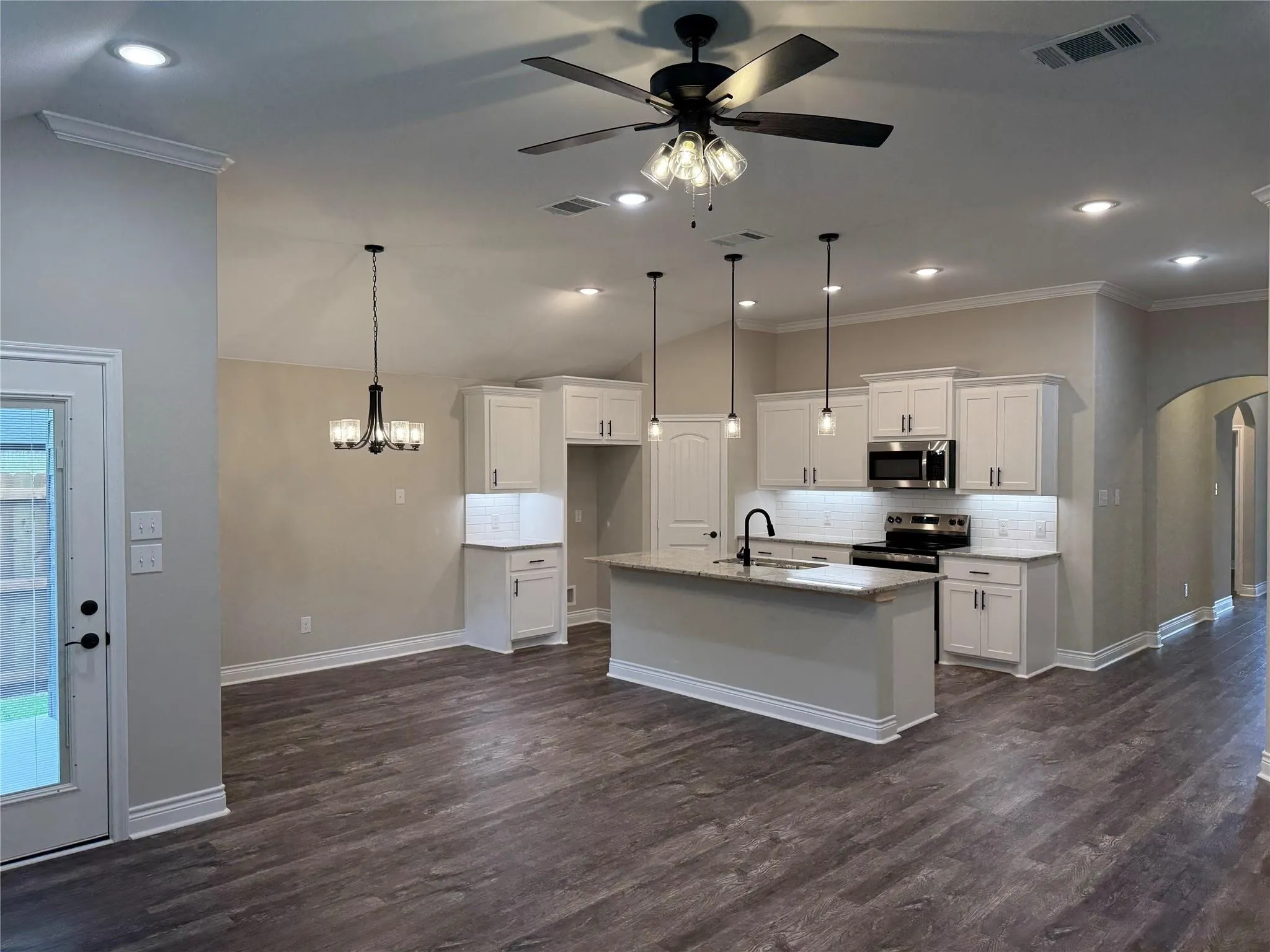 Single Family Residence For Sale in Hunt County , 1305 Brad Kellar Drive, Greenville, Texas 75402, 4 Bedroom, 2 Bathroom, 2 Garage spaces, 1,704 Sqft, built in 2024, mls#21376900, Real Estate Agent in Greenville, Homes For Sale in Hunt county, Homes For Sale in Greenville, Realtor in Greenville Texas, Real Estate Brokerage Independent Realty Texas, Luminita Cordes Realtor