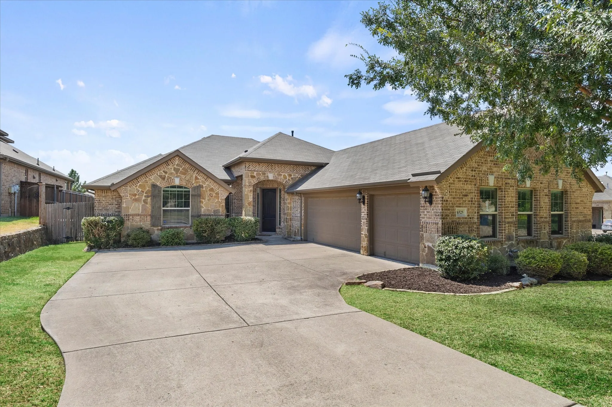 Single Family Residence For Sale in Dallas County , 6525 Day Farm Court, Rowlett, Texas 75089, 3 Bedroom, 2 Bathroom, 3 Garage spaces, 2,598 Sqft, built in 2013, mls#21376986, Real Estate Agent in Rowlett, Homes For Sale in Dallas county, Homes For Sale in Rowlett, Realtor in Rowlett Texas, Real Estate Brokerage Independent Realty Texas, Luminita Cordes Realtor
