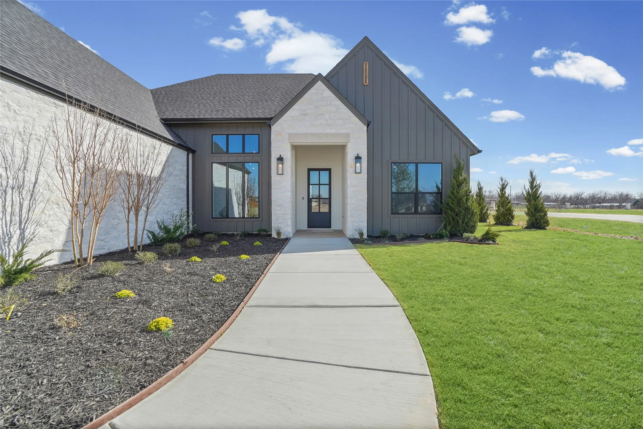 Single Family Residence For Sale in Hood County , 1100 Beginnings Drive, Granbury, Texas 76049, 4 Bedroom, 3 Bathroom, 3 Garage spaces, 3,033 Sqft, built in 2025, mls#21370842, Real Estate Agent in Granbury, Homes For Sale in Hood county, Homes For Sale in Granbury, Realtor in Granbury Texas, Real Estate Brokerage Independent Realty Texas, Luminita Cordes Realtor