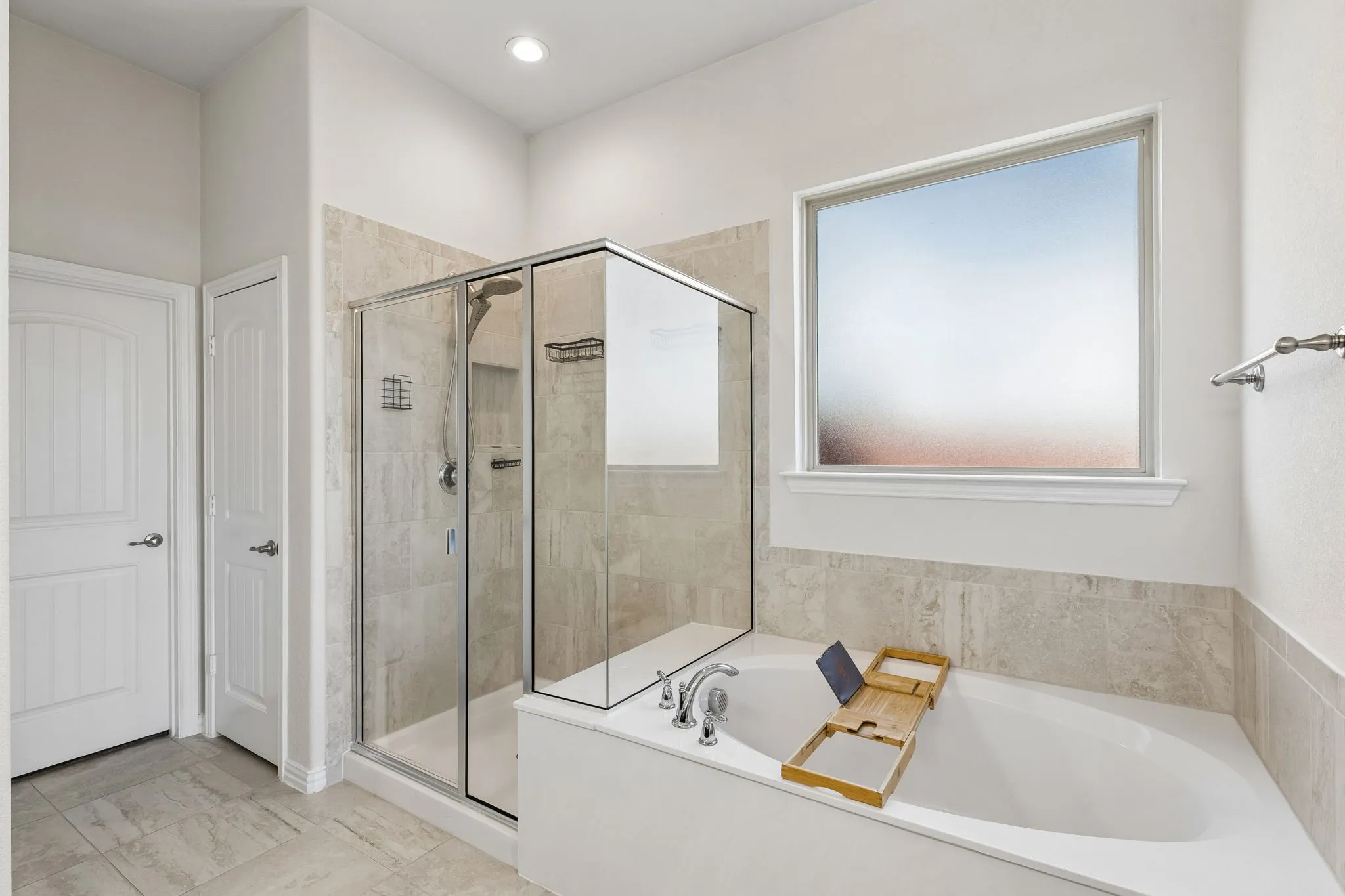 Single Family Residence For Sale in Parker County , 200 Gill Point Lane, Aledo, Texas 76008, 3 Bedroom, 2 Bathroom, 2 Garage spaces, 2,136 Sqft, built in 2017, mls#21376675, Real Estate Agent in Aledo, Homes For Sale in Parker county, Homes For Sale in Aledo, Realtor in Aledo Texas, Real Estate Brokerage Independent Realty Texas, Luminita Cordes Realtor
