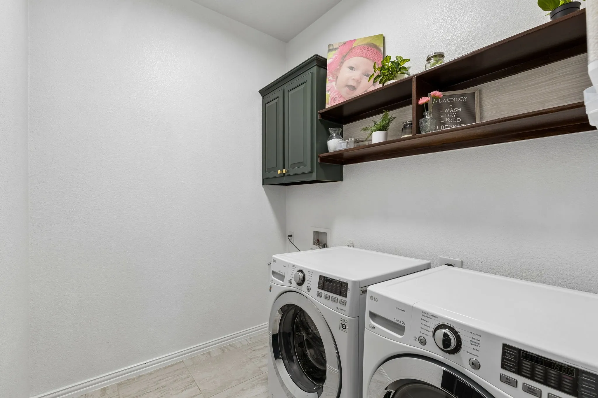 Single Family Residence For Sale in Parker County , 200 Gill Point Lane, Aledo, Texas 76008, 3 Bedroom, 2 Bathroom, 2 Garage spaces, 2,136 Sqft, built in 2017, mls#21376675, Real Estate Agent in Aledo, Homes For Sale in Parker county, Homes For Sale in Aledo, Realtor in Aledo Texas, Real Estate Brokerage Independent Realty Texas, Luminita Cordes Realtor