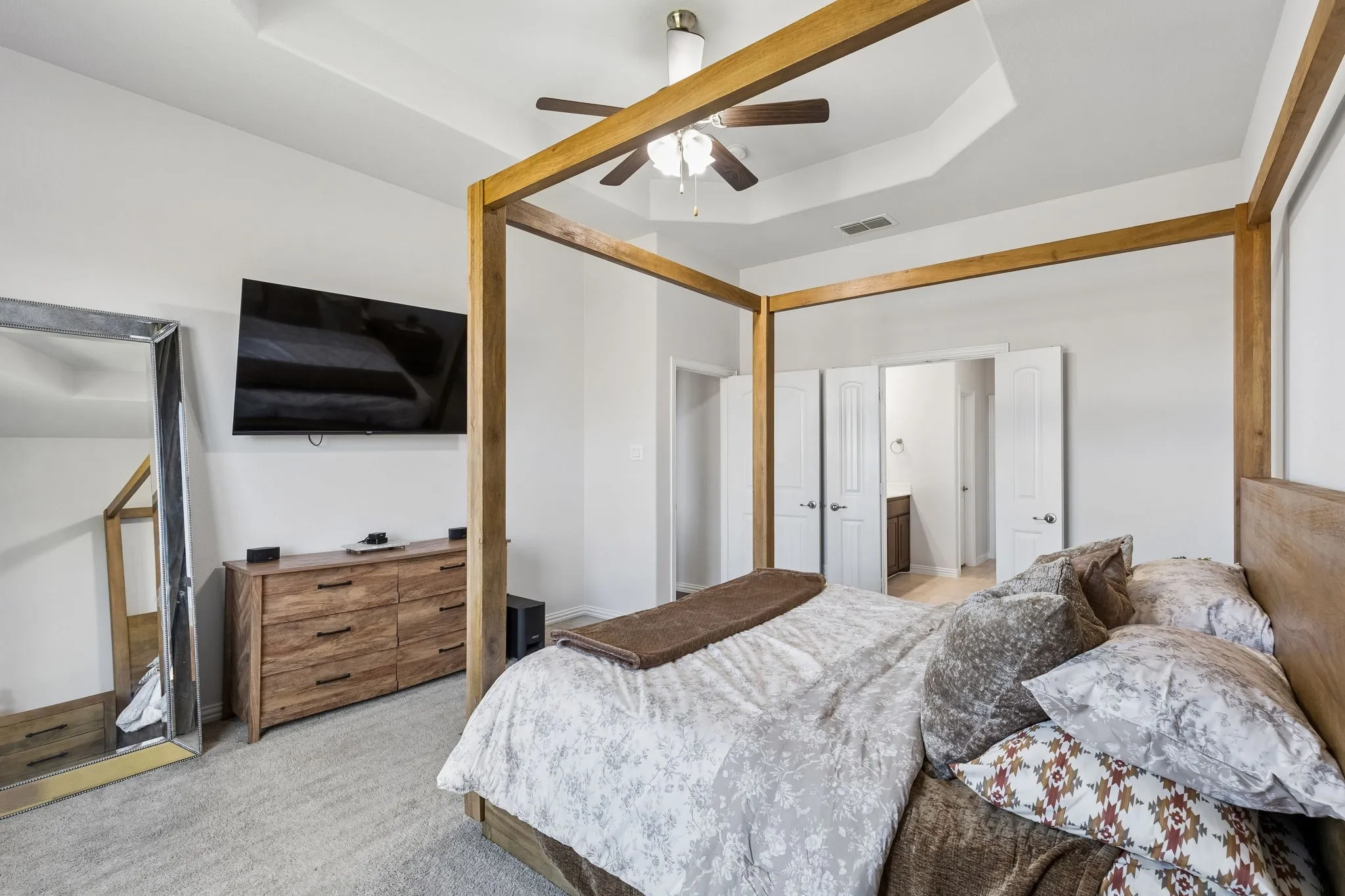 Single Family Residence For Sale in Parker County , 200 Gill Point Lane, Aledo, Texas 76008, 3 Bedroom, 2 Bathroom, 2 Garage spaces, 2,136 Sqft, built in 2017, mls#21376675, Real Estate Agent in Aledo, Homes For Sale in Parker county, Homes For Sale in Aledo, Realtor in Aledo Texas, Real Estate Brokerage Independent Realty Texas, Luminita Cordes Realtor