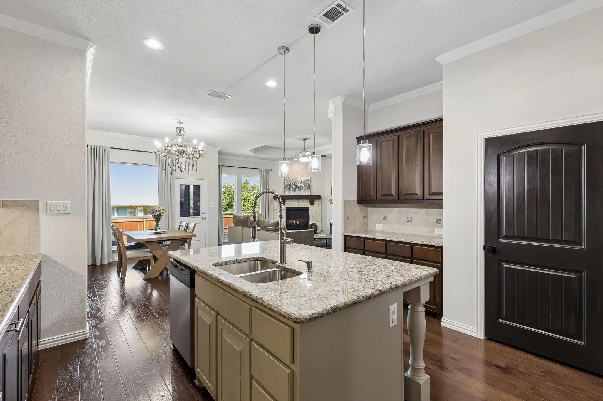 Single Family Residence For Sale in Parker County , 200 Gill Point Lane, Aledo, Texas 76008, 3 Bedroom, 2 Bathroom, 2 Garage spaces, 2,136 Sqft, built in 2017, mls#21376675, Real Estate Agent in Aledo, Homes For Sale in Parker county, Homes For Sale in Aledo, Realtor in Aledo Texas, Real Estate Brokerage Independent Realty Texas, Luminita Cordes Realtor