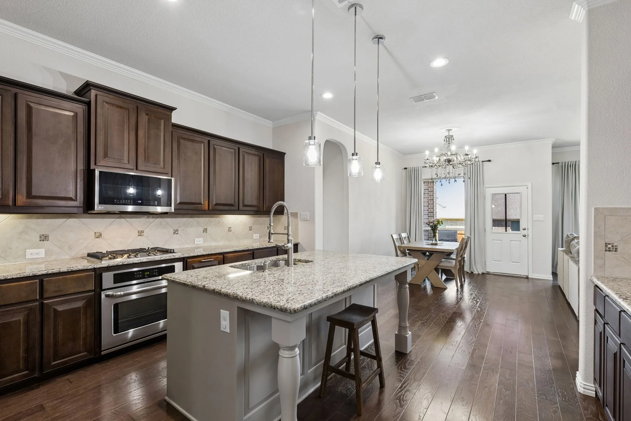 Single Family Residence For Sale in Parker County , 200 Gill Point Lane, Aledo, Texas 76008, 3 Bedroom, 2 Bathroom, 2 Garage spaces, 2,136 Sqft, built in 2017, mls#21376675, Real Estate Agent in Aledo, Homes For Sale in Parker county, Homes For Sale in Aledo, Realtor in Aledo Texas, Real Estate Brokerage Independent Realty Texas, Luminita Cordes Realtor