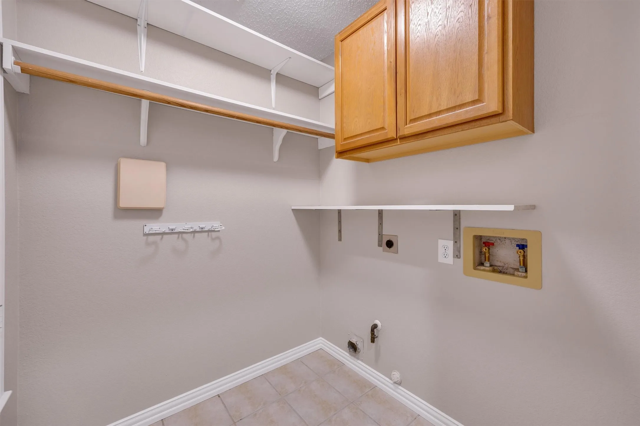Single Family Residence For Sale in Collin County , 12 Harper Drive, Allen, Texas 75002, 4 Bedroom, 2 Bathroom, 2 Garage spaces, 2,029 Sqft, built in 1992, mls#21376881, Real Estate Agent in Allen, Homes For Sale in Collin county, Homes For Sale in Allen, Realtor in Allen Texas, Real Estate Brokerage Independent Realty Texas, Luminita Cordes Realtor