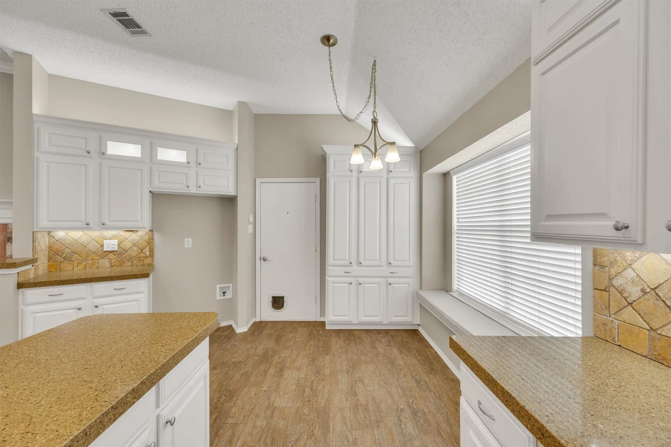 Single Family Residence For Sale in Collin County , 12 Harper Drive, Allen, Texas 75002, 4 Bedroom, 2 Bathroom, 2 Garage spaces, 2,029 Sqft, built in 1992, mls#21376881, Real Estate Agent in Allen, Homes For Sale in Collin county, Homes For Sale in Allen, Realtor in Allen Texas, Real Estate Brokerage Independent Realty Texas, Luminita Cordes Realtor