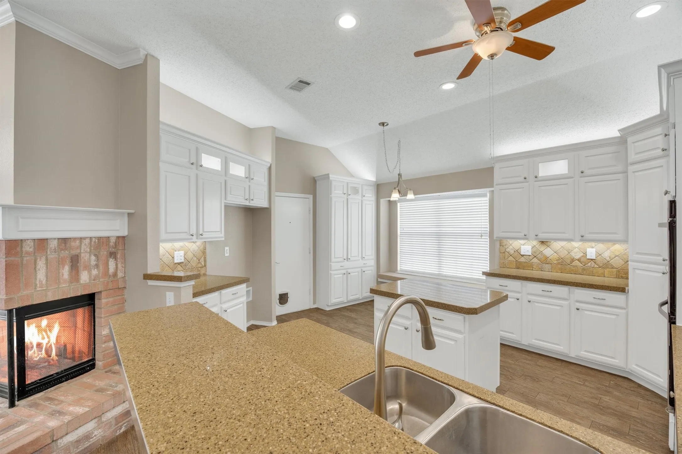 Single Family Residence For Sale in Collin County , 12 Harper Drive, Allen, Texas 75002, 4 Bedroom, 2 Bathroom, 2 Garage spaces, 2,029 Sqft, built in 1992, mls#21376881, Real Estate Agent in Allen, Homes For Sale in Collin county, Homes For Sale in Allen, Realtor in Allen Texas, Real Estate Brokerage Independent Realty Texas, Luminita Cordes Realtor