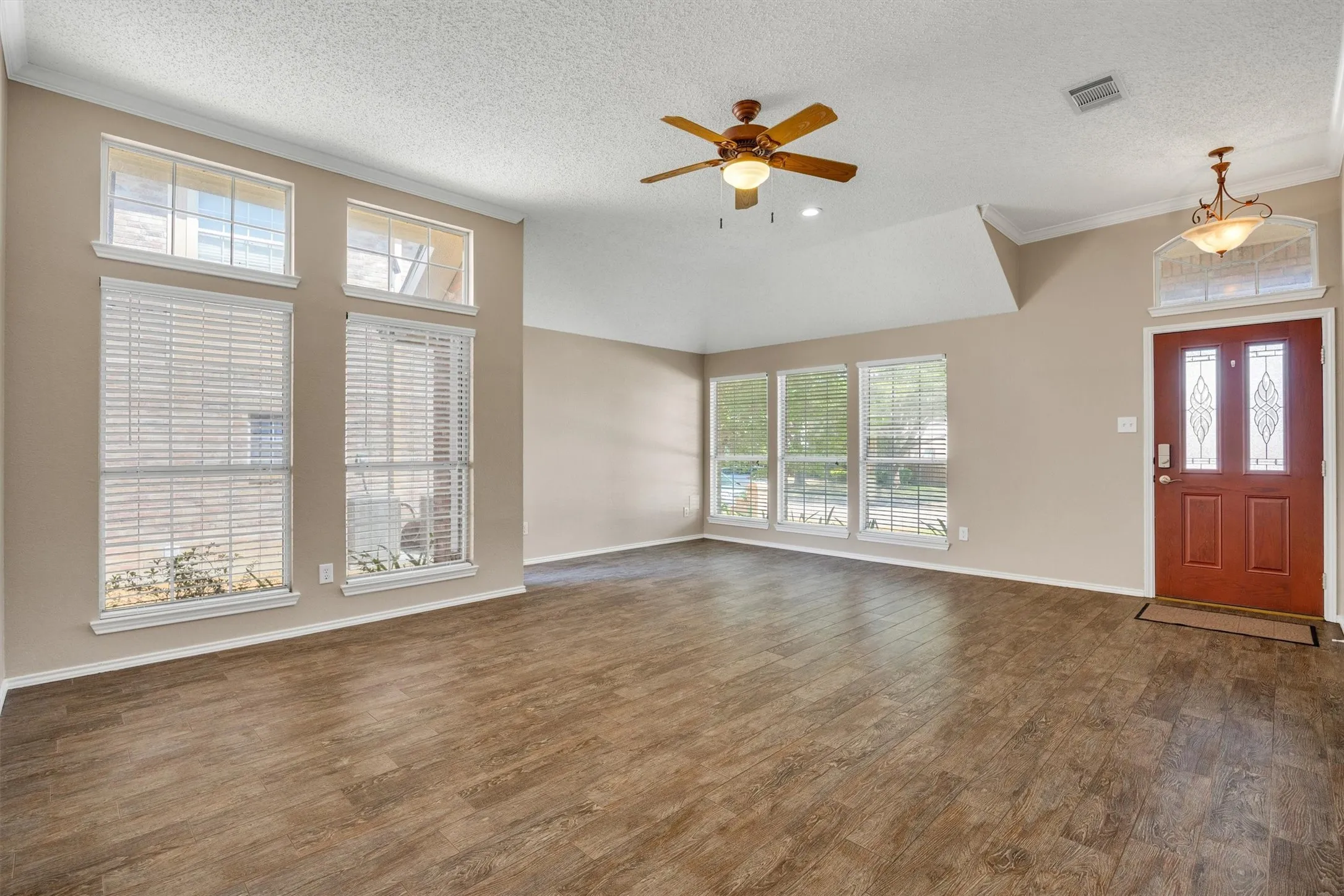 Entryway into dining area or large formal.