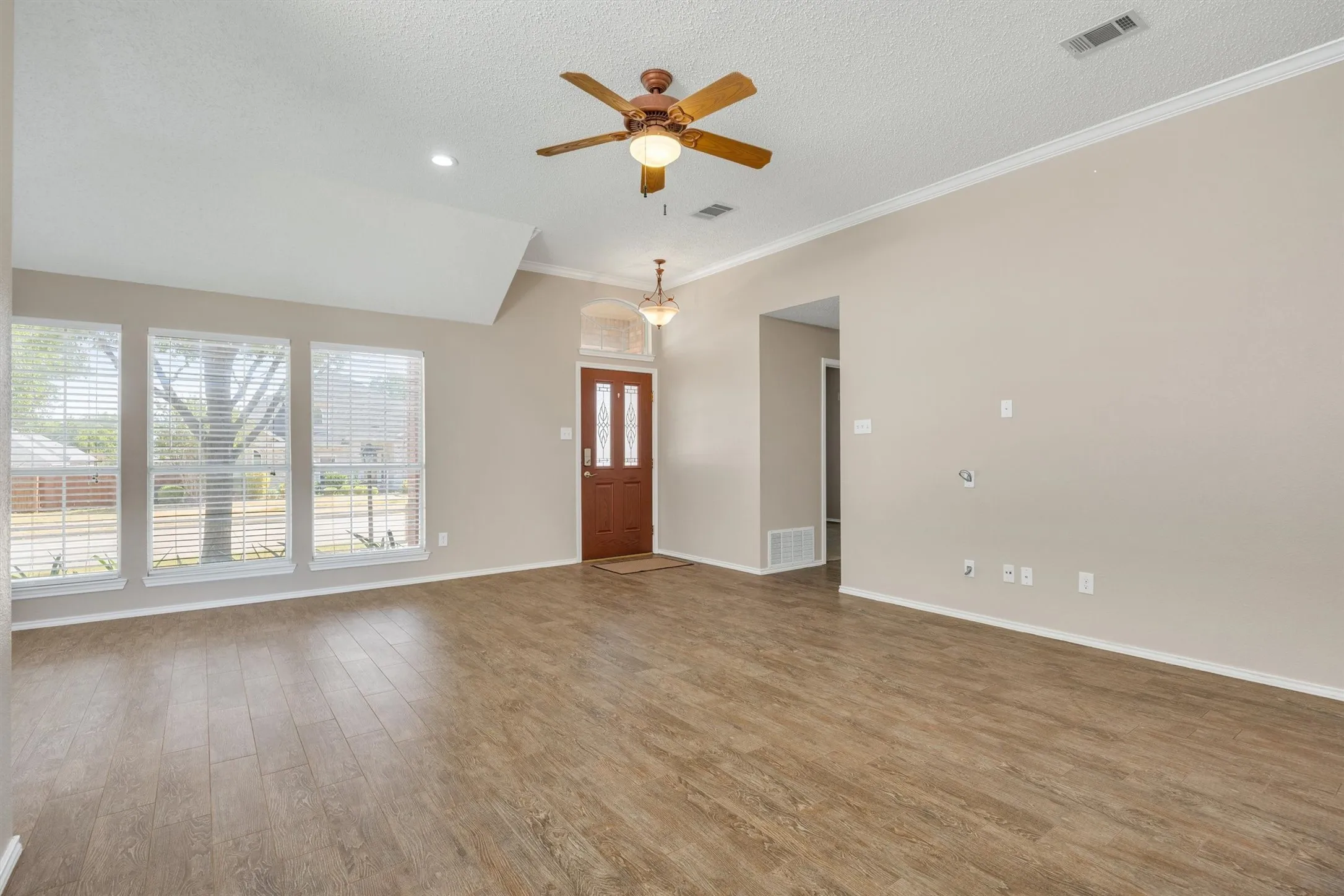 Single Family Residence For Sale in Collin County , 12 Harper Drive, Allen, Texas 75002, 4 Bedroom, 2 Bathroom, 2 Garage spaces, 2,029 Sqft, built in 1992, mls#21376881, Real Estate Agent in Allen, Homes For Sale in Collin county, Homes For Sale in Allen, Realtor in Allen Texas, Real Estate Brokerage Independent Realty Texas, Luminita Cordes Realtor