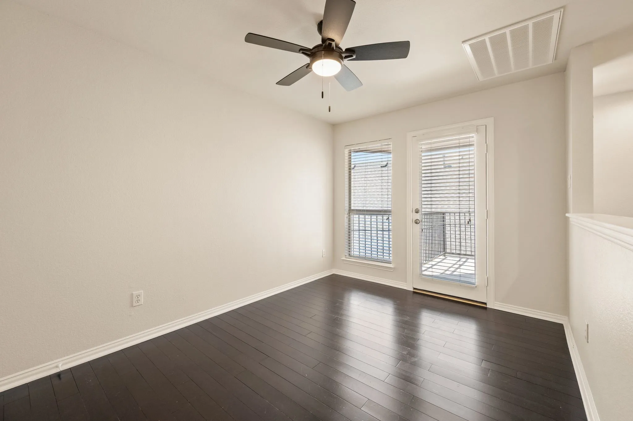 Single Family Residence For Sale in Tarrant County , 18 Jamie Court, Trophy Club, Texas 76262, 3 Bedroom, 3 Bathroom, 2 Garage spaces, 3,221 Sqft, built in 1998, mls#21367820, Real Estate Agent in Trophy Club, Homes For Sale in Tarrant county, Homes For Sale in Trophy Club, Realtor in Trophy Club Texas, Real Estate Brokerage Independent Realty Texas, Luminita Cordes Realtor