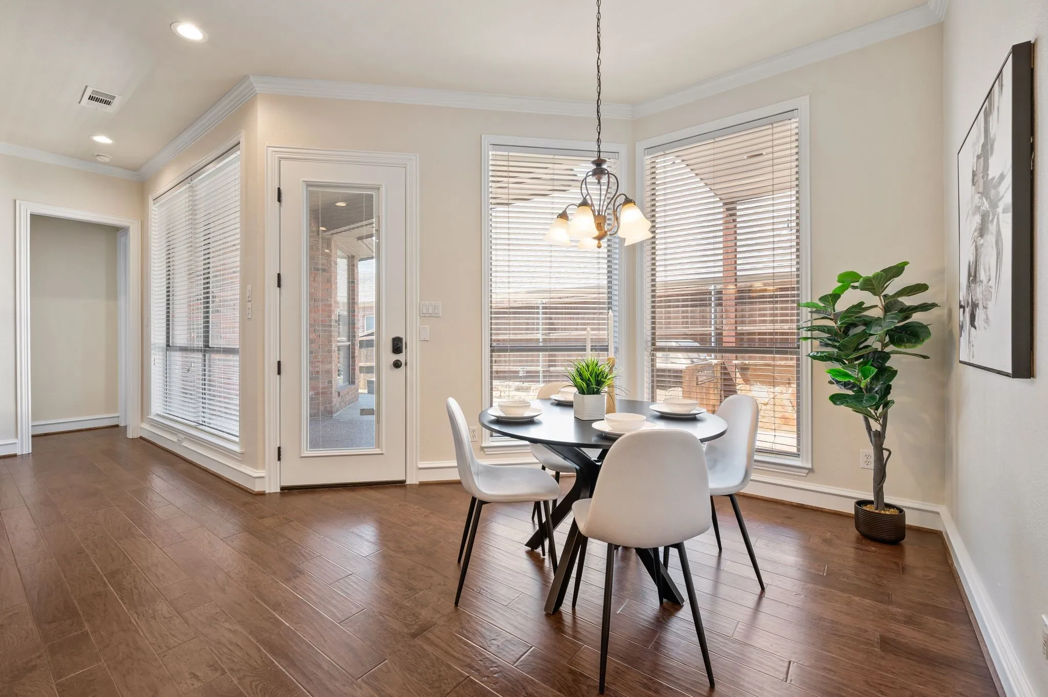 Single Family Residence For Sale in Tarrant County , 18 Jamie Court, Trophy Club, Texas 76262, 3 Bedroom, 3 Bathroom, 2 Garage spaces, 3,221 Sqft, built in 1998, mls#21367820, Real Estate Agent in Trophy Club, Homes For Sale in Tarrant county, Homes For Sale in Trophy Club, Realtor in Trophy Club Texas, Real Estate Brokerage Independent Realty Texas, Luminita Cordes Realtor