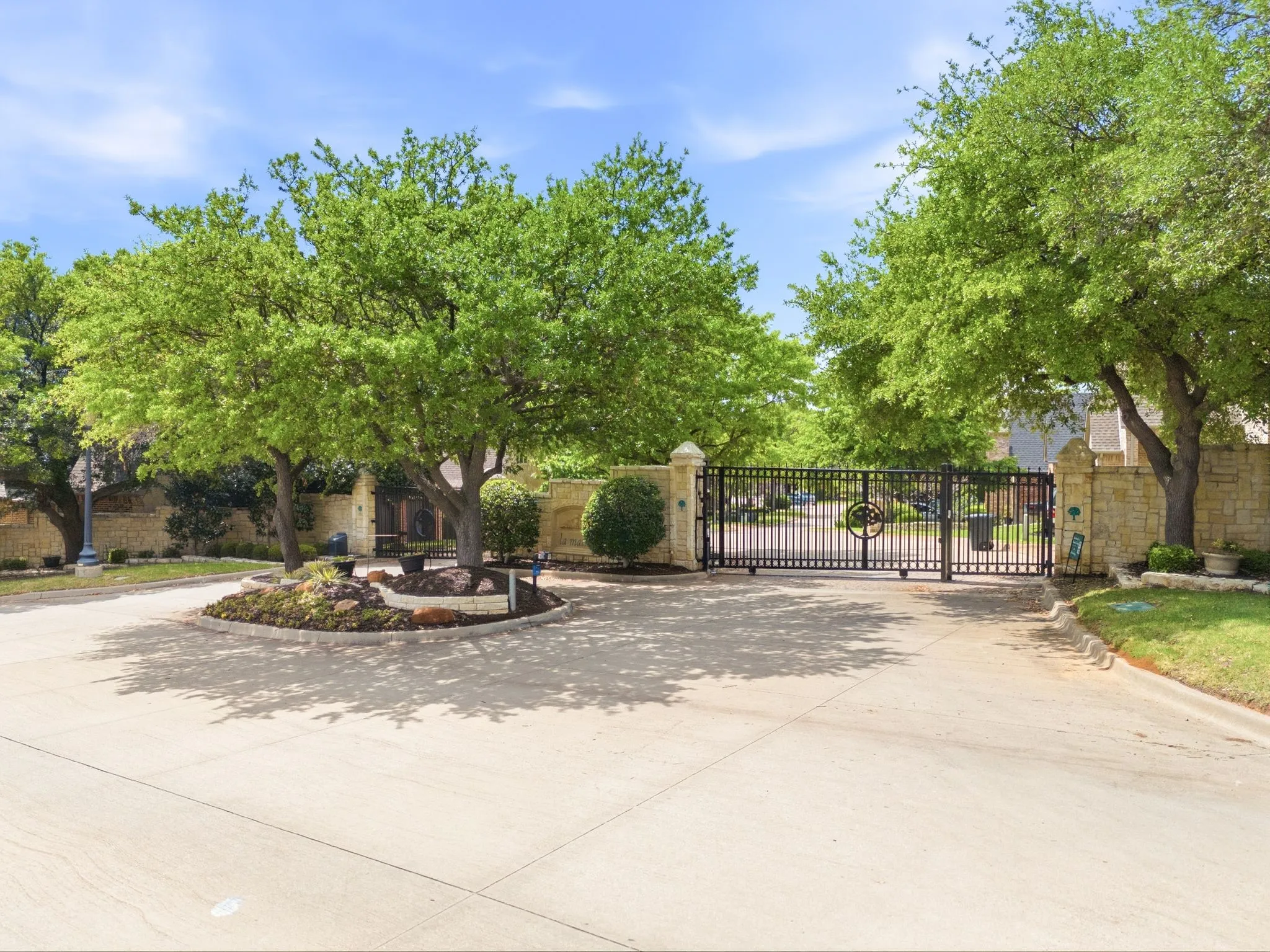 Single Family Residence For Sale in Tarrant County , 18 Jamie Court, Trophy Club, Texas 76262, 3 Bedroom, 3 Bathroom, 2 Garage spaces, 3,221 Sqft, built in 1998, mls#21367820, Real Estate Agent in Trophy Club, Homes For Sale in Tarrant county, Homes For Sale in Trophy Club, Realtor in Trophy Club Texas, Real Estate Brokerage Independent Realty Texas, Luminita Cordes Realtor