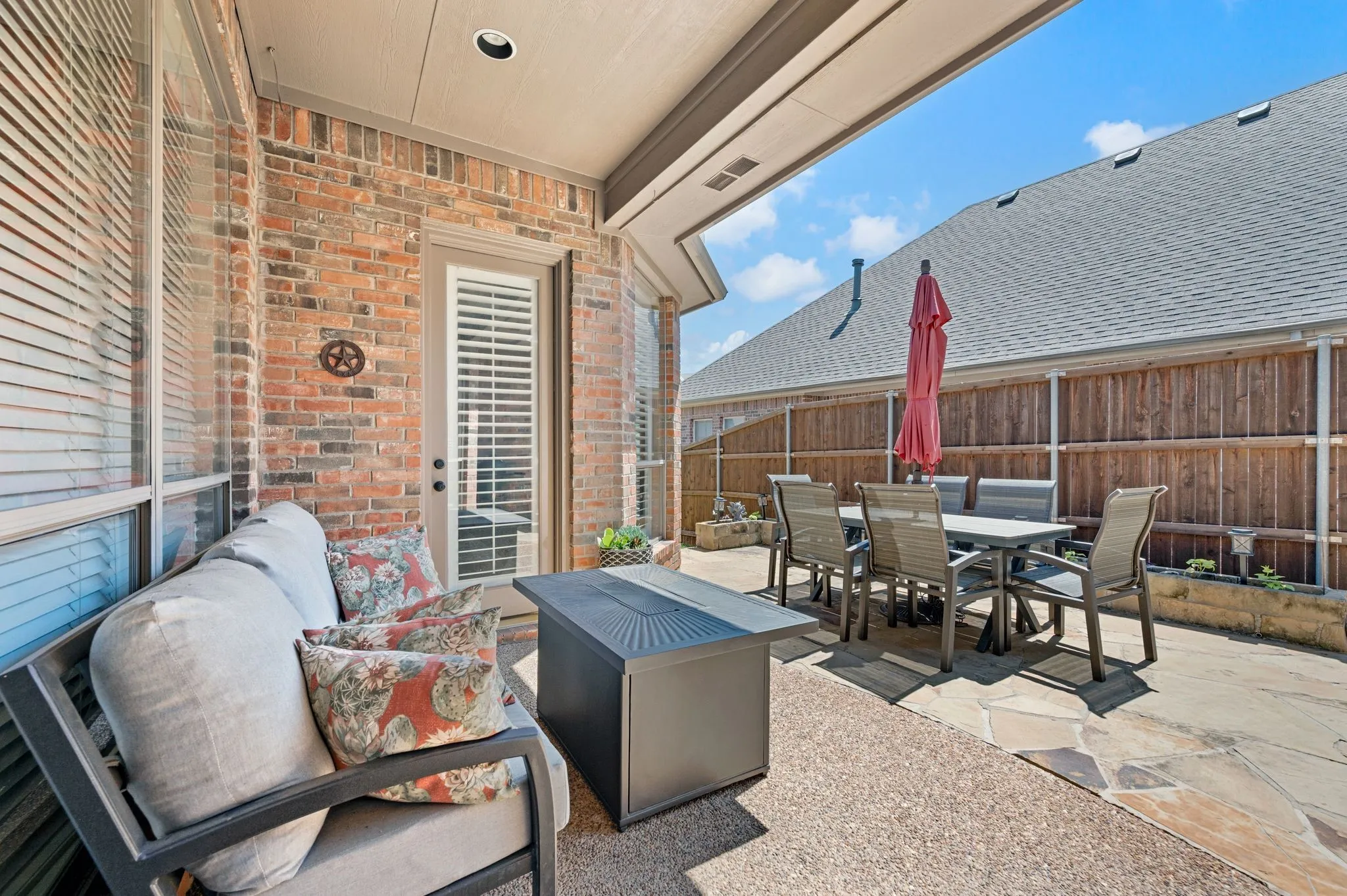 Single Family Residence For Sale in Tarrant County , 18 Jamie Court, Trophy Club, Texas 76262, 3 Bedroom, 3 Bathroom, 2 Garage spaces, 3,221 Sqft, built in 1998, mls#21367820, Real Estate Agent in Trophy Club, Homes For Sale in Tarrant county, Homes For Sale in Trophy Club, Realtor in Trophy Club Texas, Real Estate Brokerage Independent Realty Texas, Luminita Cordes Realtor