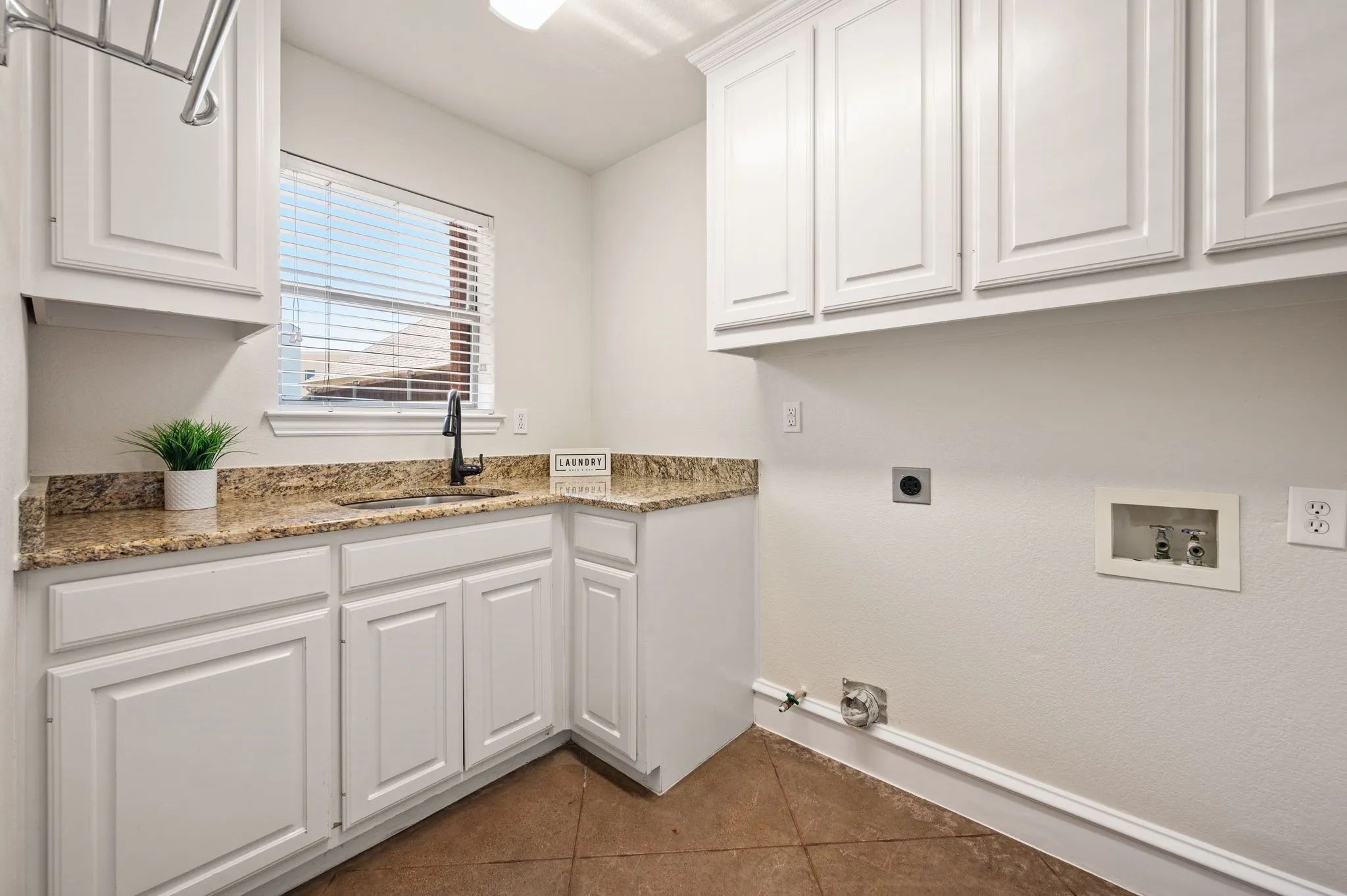 Single Family Residence For Sale in Tarrant County , 18 Jamie Court, Trophy Club, Texas 76262, 3 Bedroom, 3 Bathroom, 2 Garage spaces, 3,221 Sqft, built in 1998, mls#21367820, Real Estate Agent in Trophy Club, Homes For Sale in Tarrant county, Homes For Sale in Trophy Club, Realtor in Trophy Club Texas, Real Estate Brokerage Independent Realty Texas, Luminita Cordes Realtor