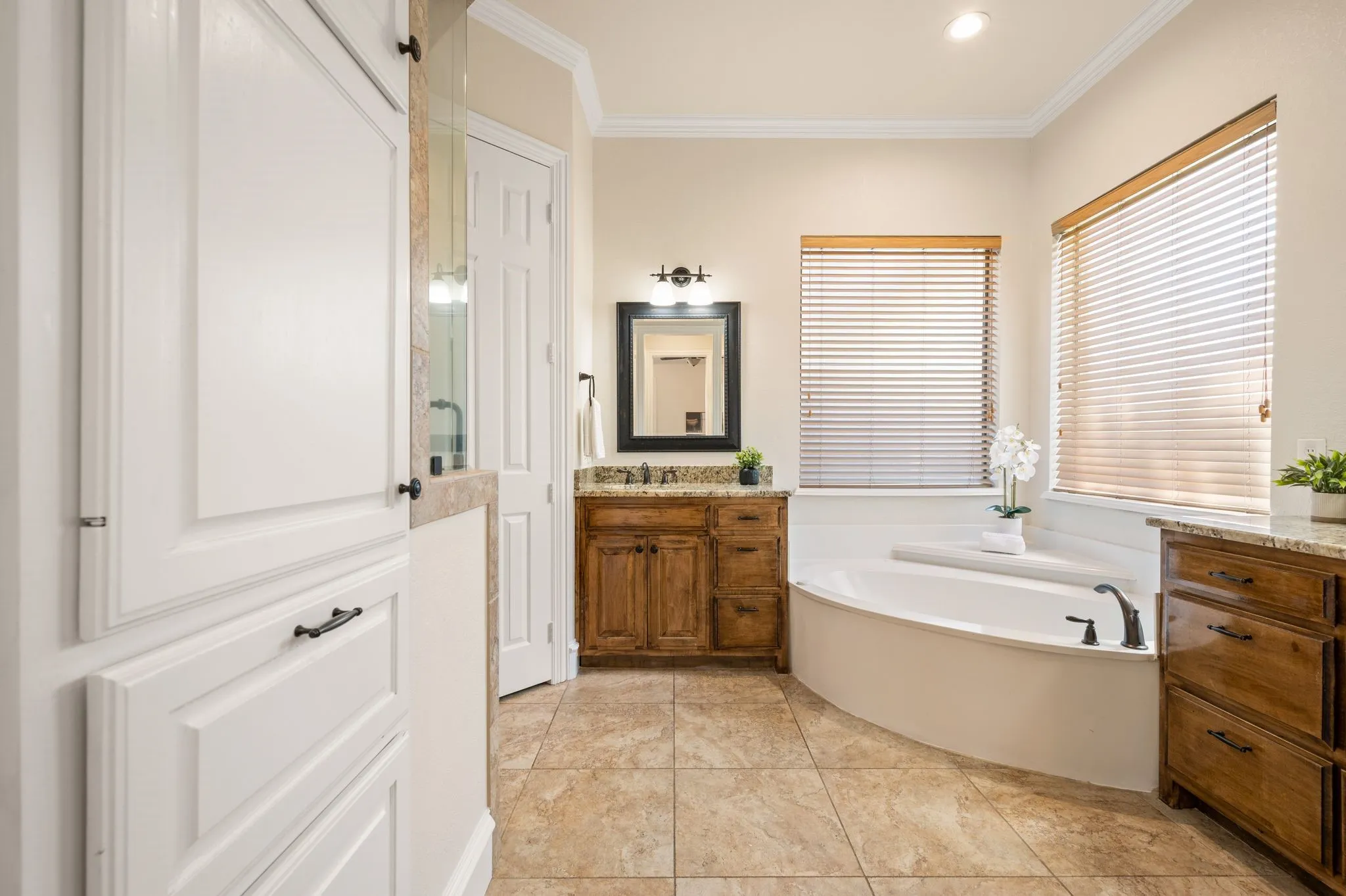 Single Family Residence For Sale in Tarrant County , 18 Jamie Court, Trophy Club, Texas 76262, 3 Bedroom, 3 Bathroom, 2 Garage spaces, 3,221 Sqft, built in 1998, mls#21367820, Real Estate Agent in Trophy Club, Homes For Sale in Tarrant county, Homes For Sale in Trophy Club, Realtor in Trophy Club Texas, Real Estate Brokerage Independent Realty Texas, Luminita Cordes Realtor