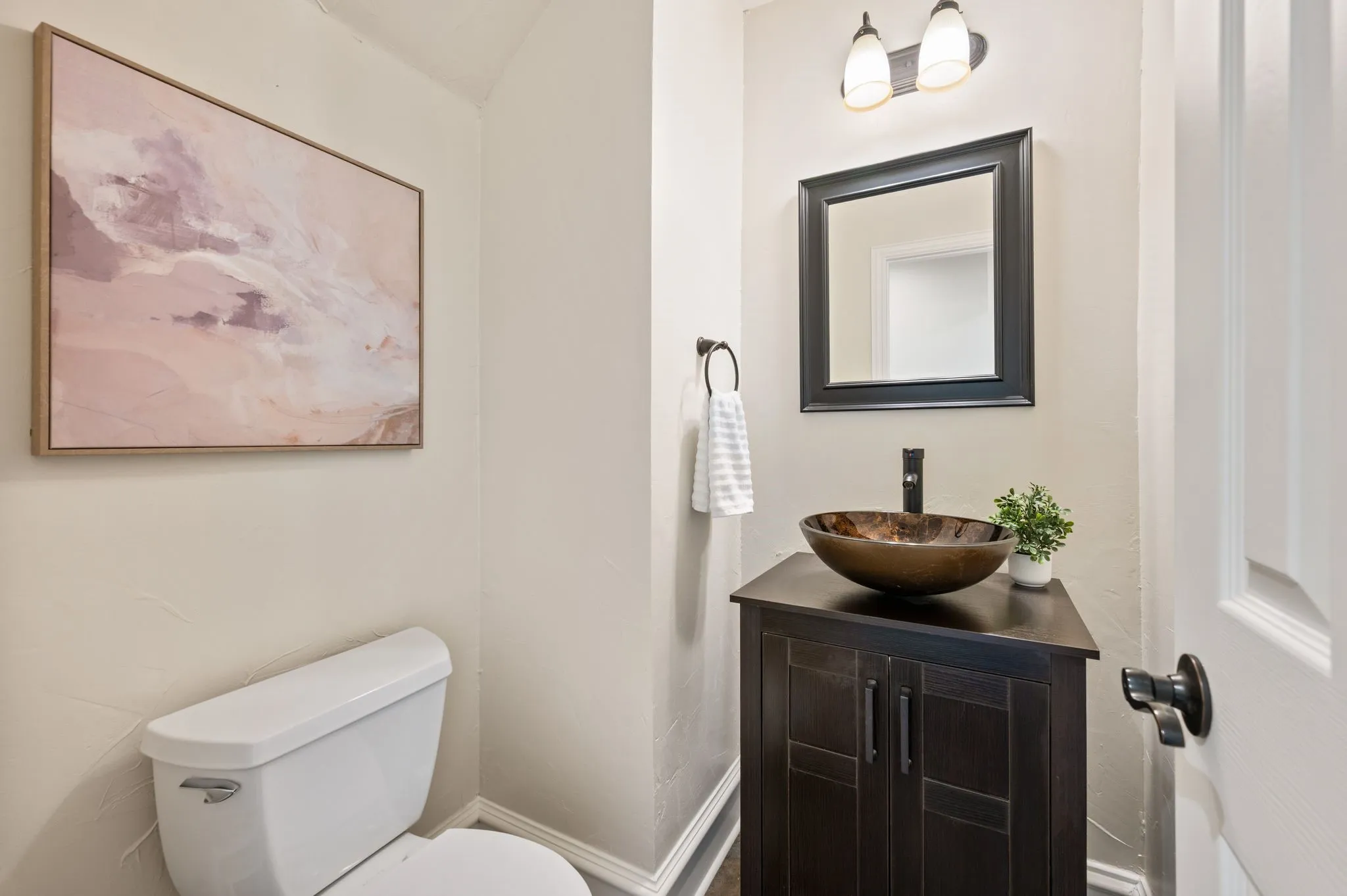 Single Family Residence For Sale in Tarrant County , 18 Jamie Court, Trophy Club, Texas 76262, 3 Bedroom, 3 Bathroom, 2 Garage spaces, 3,221 Sqft, built in 1998, mls#21367820, Real Estate Agent in Trophy Club, Homes For Sale in Tarrant county, Homes For Sale in Trophy Club, Realtor in Trophy Club Texas, Real Estate Brokerage Independent Realty Texas, Luminita Cordes Realtor