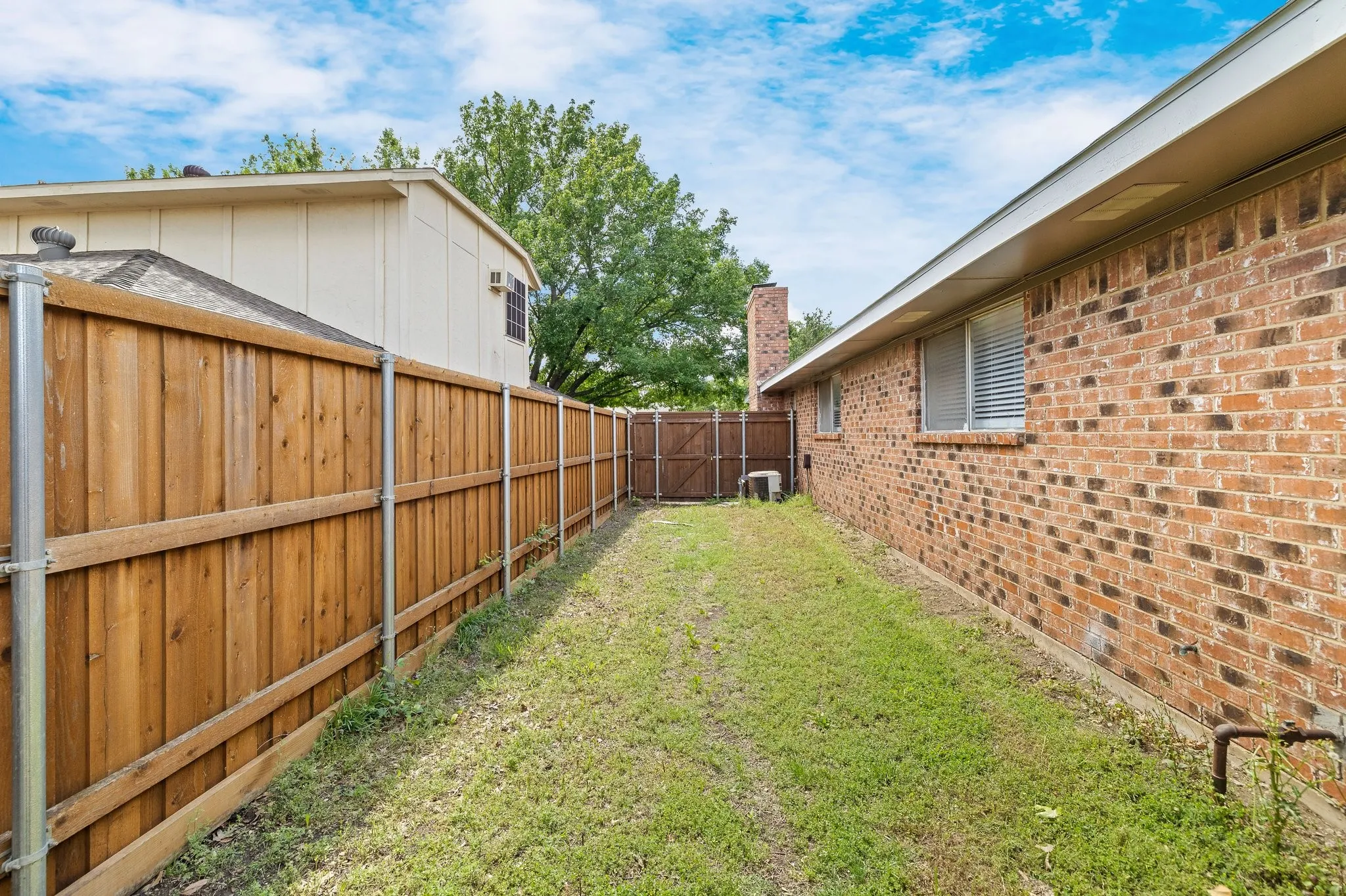Duplex For Rent in Collin County , 3352 Lanarc Drive, Plano, Texas 75023, 3 Bedroom, 2 Bathroom, 2 Garage spaces, 1,440 Sqft, built in 1979, mls#21376711, Real Estate Agent in Plano, Homes For Rent in Collin county, Homes For Rent in Plano, Realtor in Plano Texas, Real Estate Brokerage Independent Realty Texas, Luminita Cordes Realtor