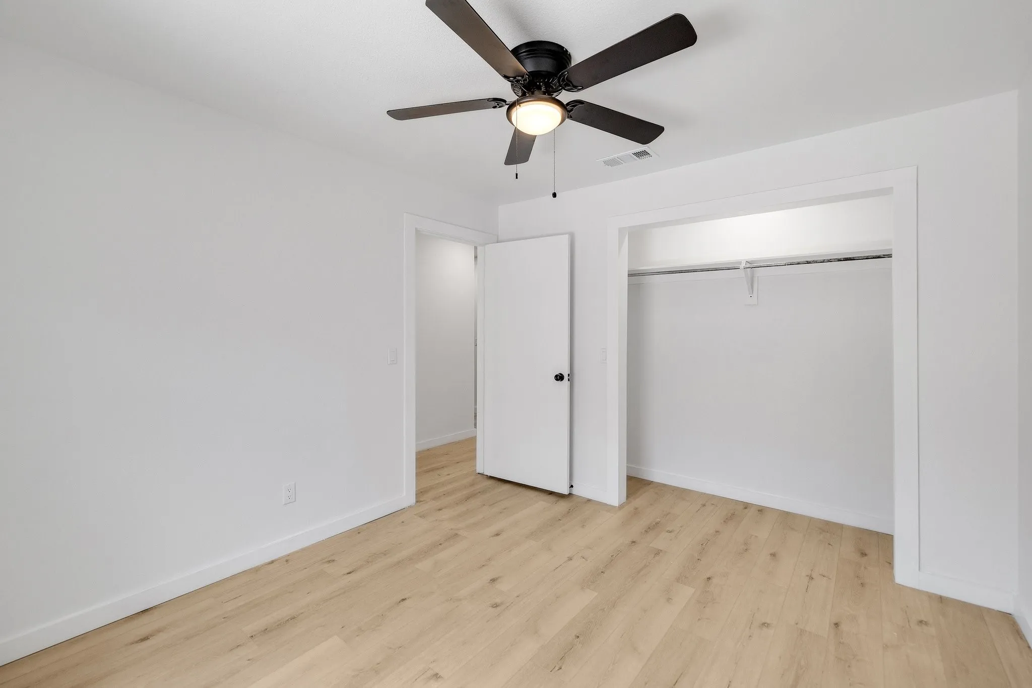 Duplex For Rent in Collin County , 3352 Lanarc Drive, Plano, Texas 75023, 3 Bedroom, 2 Bathroom, 2 Garage spaces, 1,440 Sqft, built in 1979, mls#21376711, Real Estate Agent in Plano, Homes For Rent in Collin county, Homes For Rent in Plano, Realtor in Plano Texas, Real Estate Brokerage Independent Realty Texas, Luminita Cordes Realtor