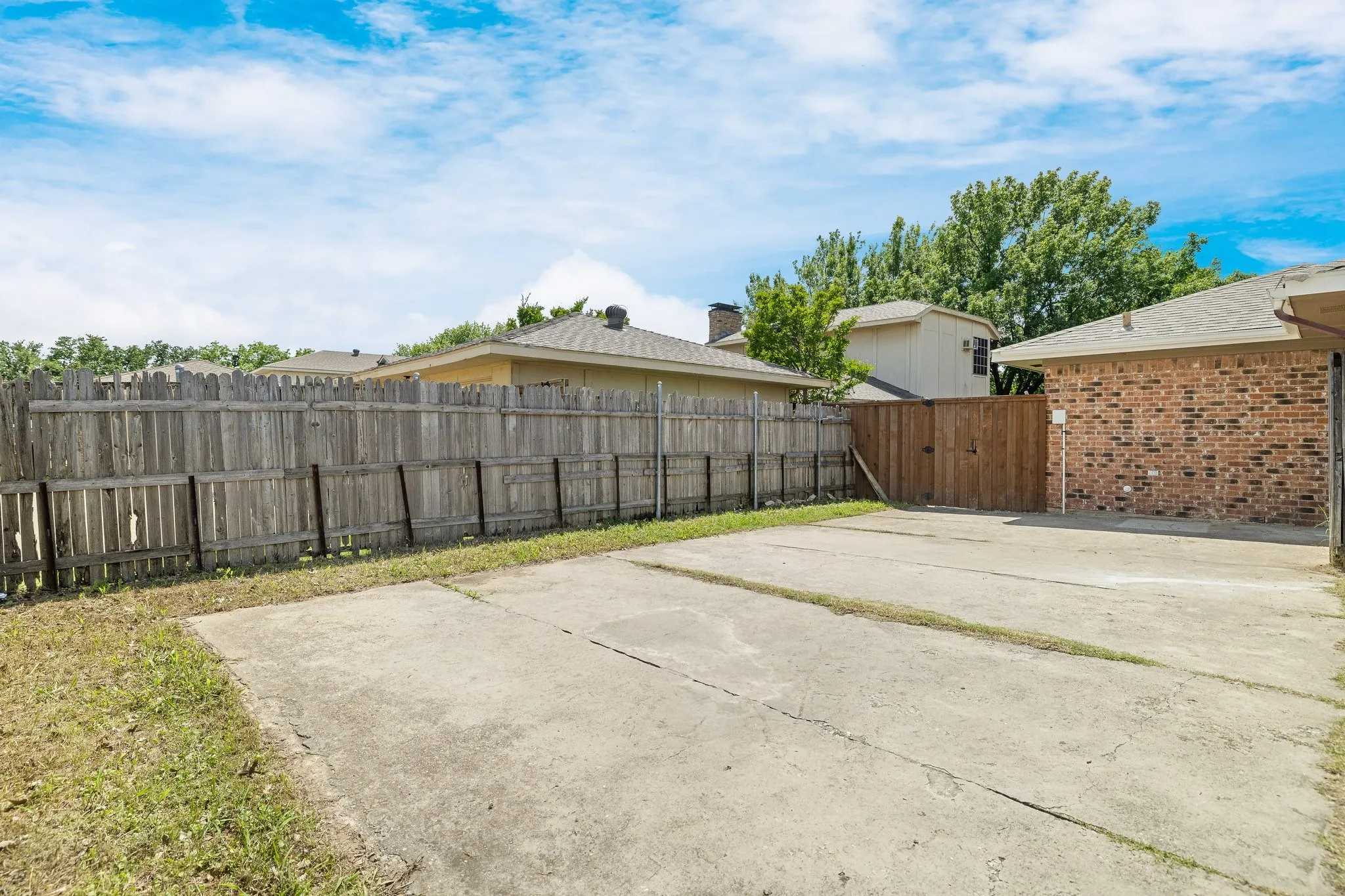 Duplex For Rent in Collin County , 3352 Lanarc Drive, Plano, Texas 75023, 3 Bedroom, 2 Bathroom, 2 Garage spaces, 1,440 Sqft, built in 1979, mls#21376711, Real Estate Agent in Plano, Homes For Rent in Collin county, Homes For Rent in Plano, Realtor in Plano Texas, Real Estate Brokerage Independent Realty Texas, Luminita Cordes Realtor