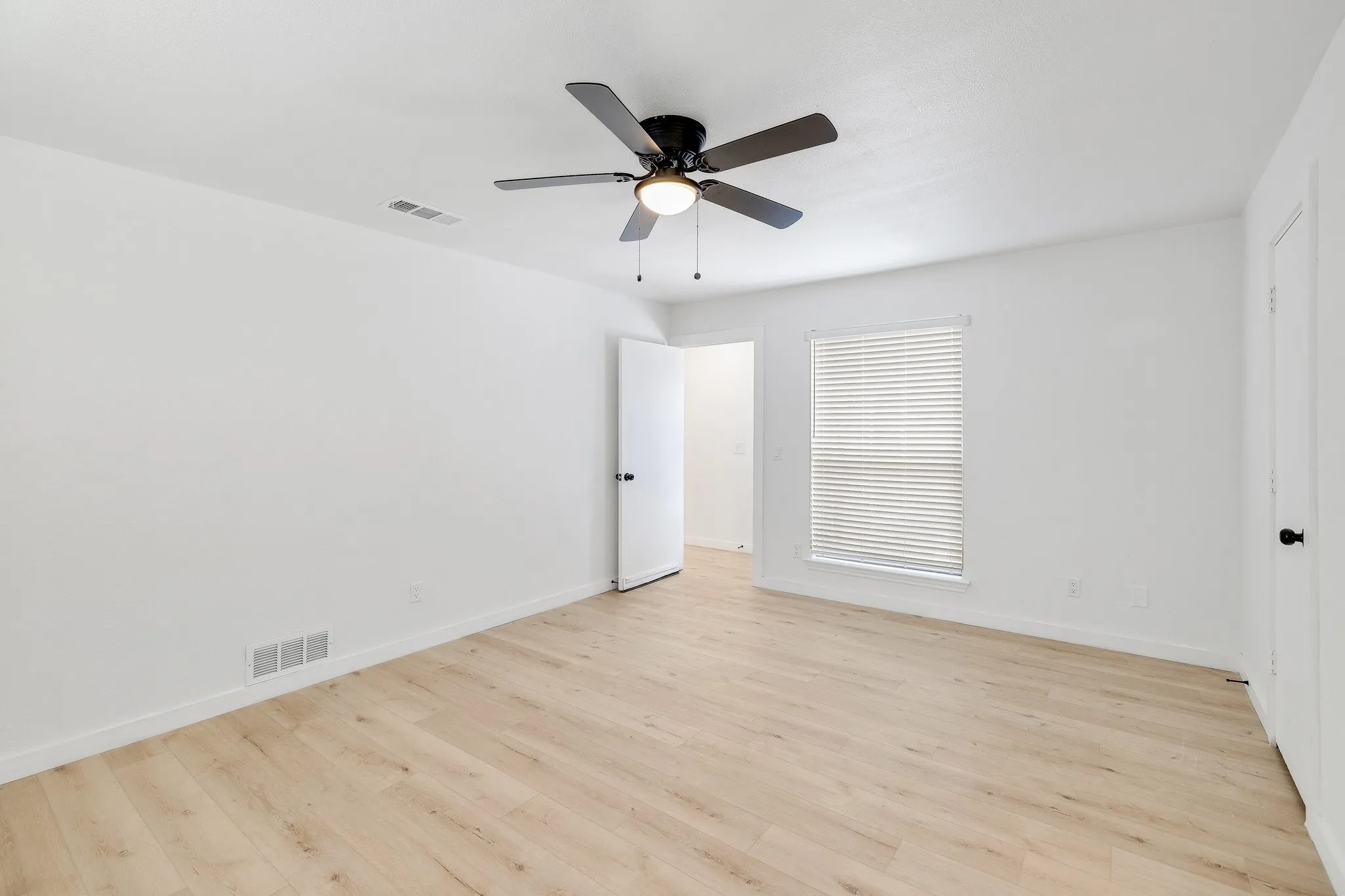 Duplex For Rent in Collin County , 3352 Lanarc Drive, Plano, Texas 75023, 3 Bedroom, 2 Bathroom, 2 Garage spaces, 1,440 Sqft, built in 1979, mls#21376711, Real Estate Agent in Plano, Homes For Rent in Collin county, Homes For Rent in Plano, Realtor in Plano Texas, Real Estate Brokerage Independent Realty Texas, Luminita Cordes Realtor