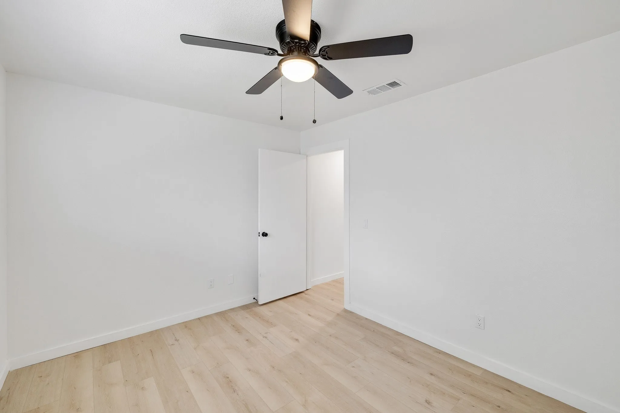 Duplex For Rent in Collin County , 3352 Lanarc Drive, Plano, Texas 75023, 3 Bedroom, 2 Bathroom, 2 Garage spaces, 1,440 Sqft, built in 1979, mls#21376711, Real Estate Agent in Plano, Homes For Rent in Collin county, Homes For Rent in Plano, Realtor in Plano Texas, Real Estate Brokerage Independent Realty Texas, Luminita Cordes Realtor