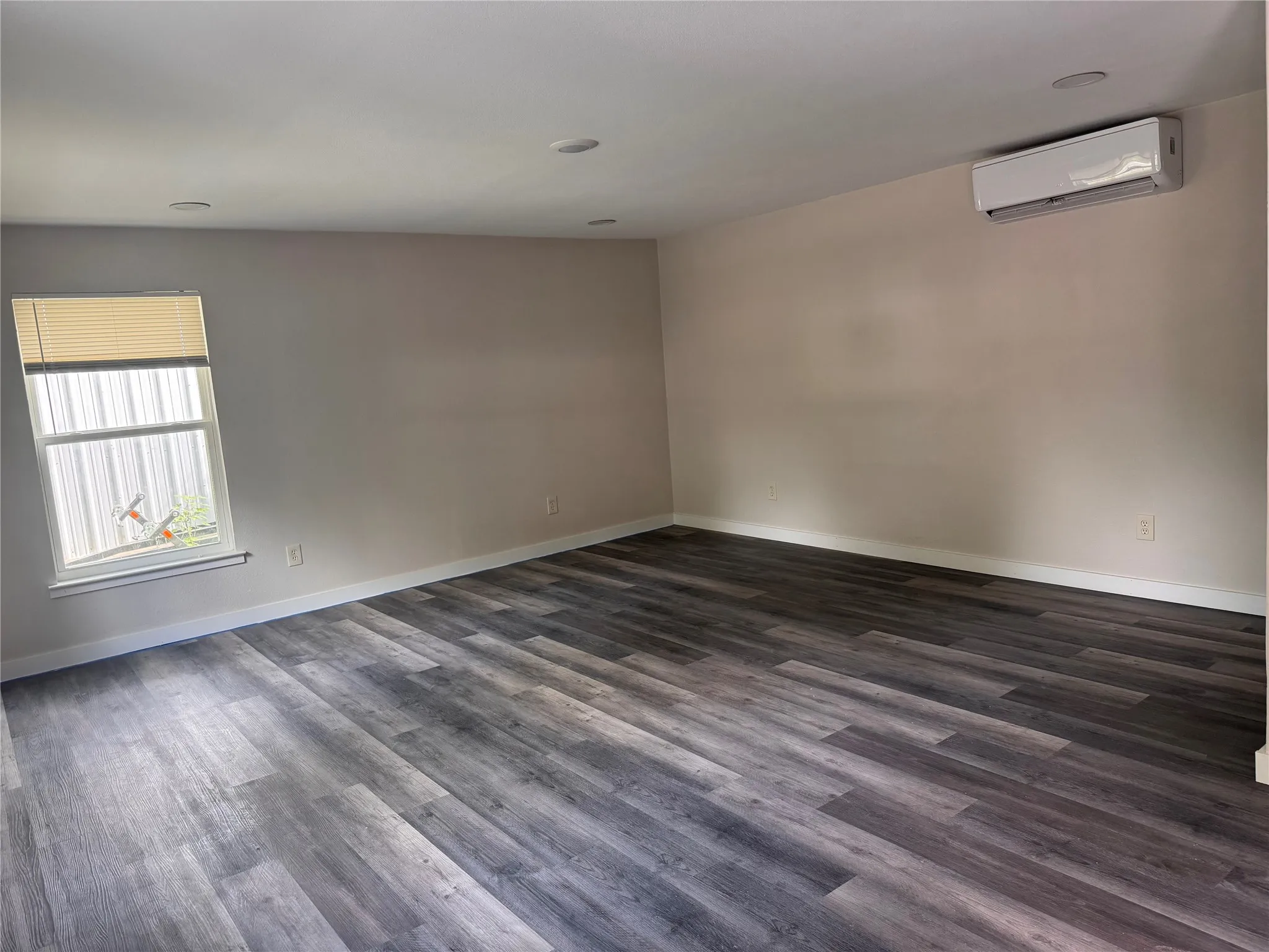 Single Family Residence For Rent in Hood County , 3849 Boquillas Circle, Granbury, Texas 76048, 1 Bedroom, 1 Bathroom, Garage spaces, 480 Sqft, built in 1978, mls#21377011, Real Estate Agent in Granbury, Homes For Rent in Hood county, Homes For Rent in Granbury, Realtor in Granbury Texas, Real Estate Brokerage Independent Realty Texas, Luminita Cordes Realtor