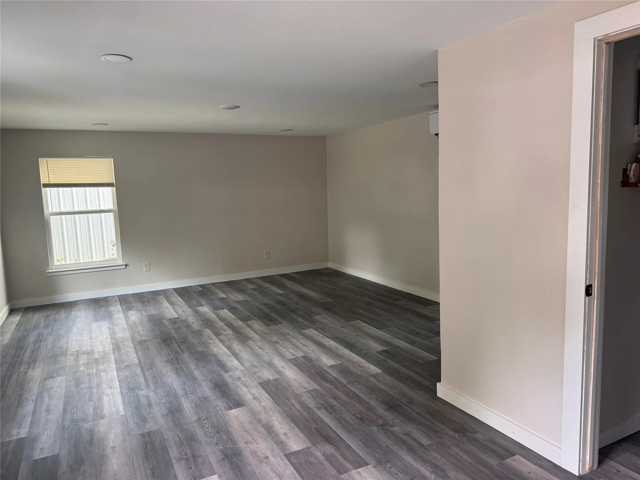 Single Family Residence For Rent in Hood County , 3849 Boquillas Circle, Granbury, Texas 76048, 1 Bedroom, 1 Bathroom, Garage spaces, 480 Sqft, built in 1978, mls#21377011, Real Estate Agent in Granbury, Homes For Rent in Hood county, Homes For Rent in Granbury, Realtor in Granbury Texas, Real Estate Brokerage Independent Realty Texas, Luminita Cordes Realtor
