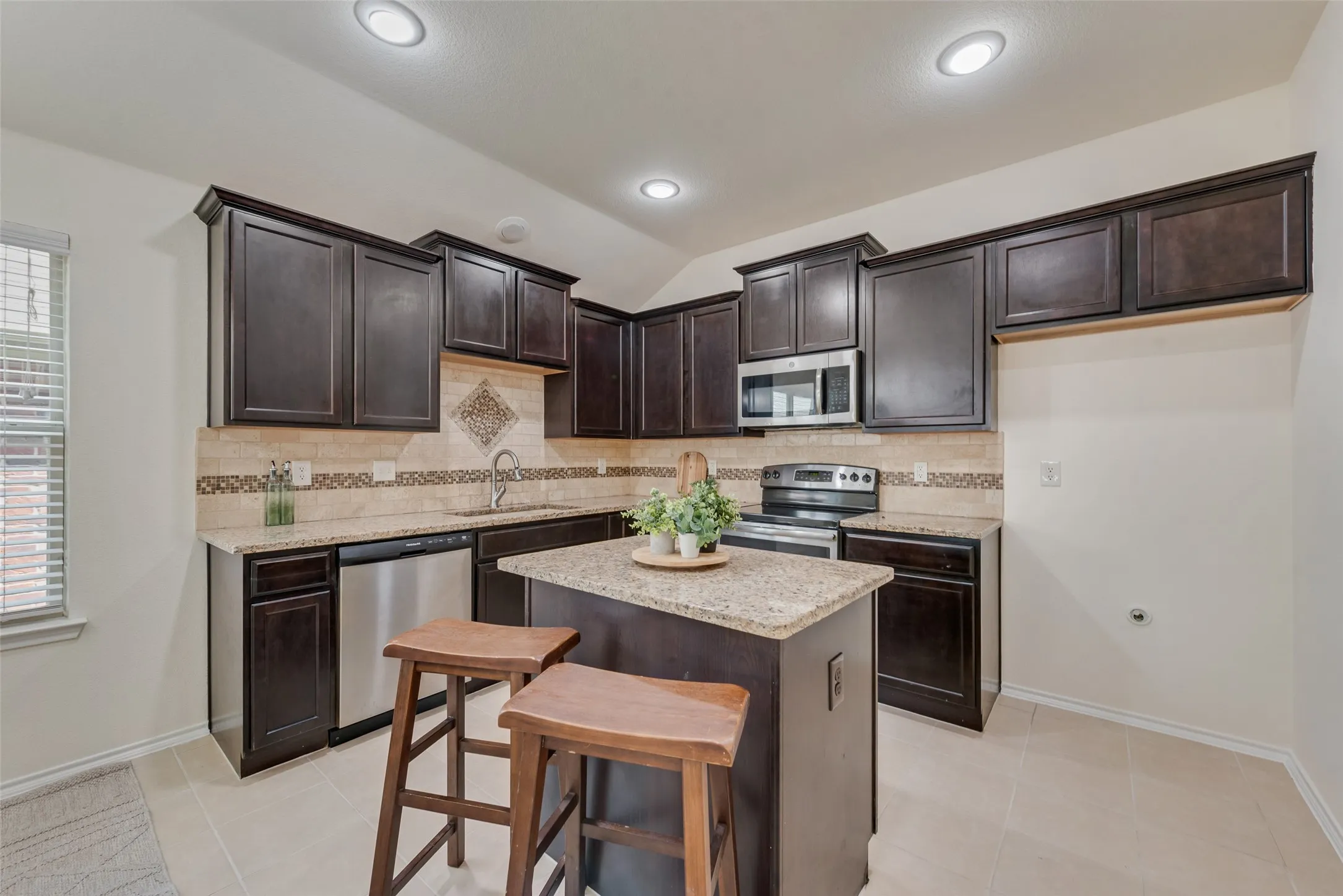 Single Family Residence For Sale in Collin County , 1217 Sage Drive, Princeton, Texas 75407, 3 Bedroom, 2 Bathroom, 2 Garage spaces, 1,476 Sqft, built in 2013, mls#21375379, Real Estate Agent in Princeton, Homes For Sale in Collin county, Homes For Sale in Princeton, Realtor in Princeton Texas, Real Estate Brokerage Independent Realty Texas, Luminita Cordes Realtor