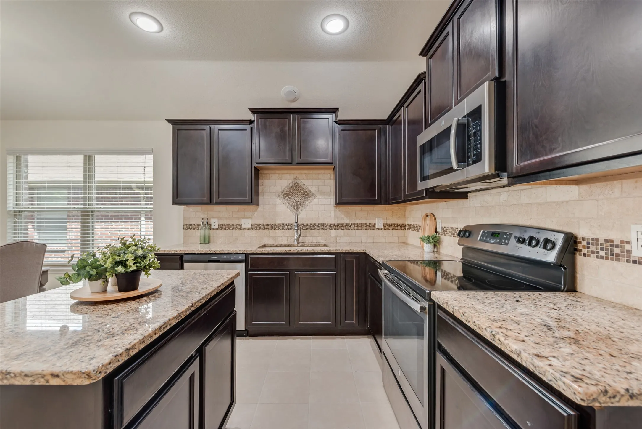 Single Family Residence For Sale in Collin County , 1217 Sage Drive, Princeton, Texas 75407, 3 Bedroom, 2 Bathroom, 2 Garage spaces, 1,476 Sqft, built in 2013, mls#21375379, Real Estate Agent in Princeton, Homes For Sale in Collin county, Homes For Sale in Princeton, Realtor in Princeton Texas, Real Estate Brokerage Independent Realty Texas, Luminita Cordes Realtor