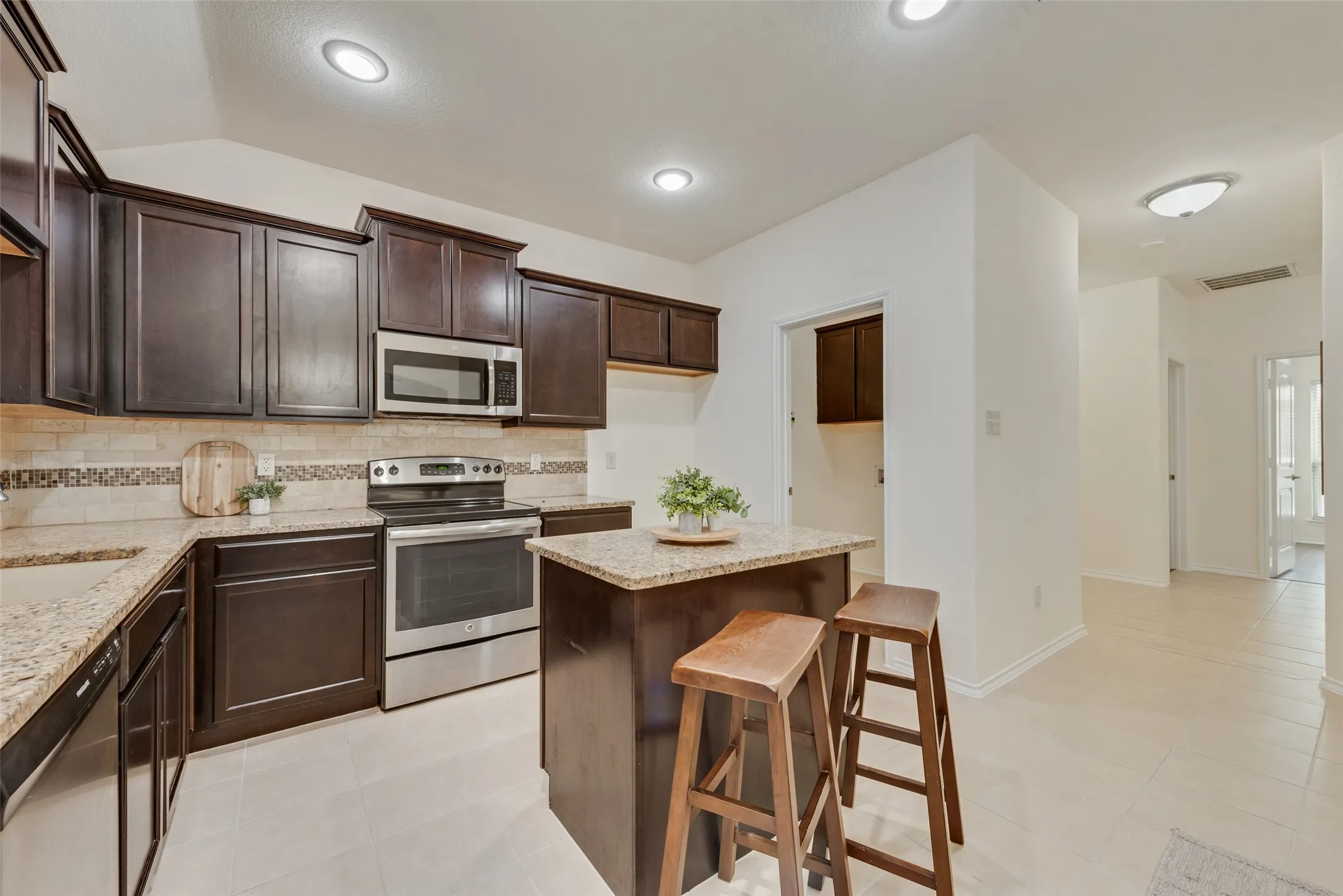 Single Family Residence For Sale in Collin County , 1217 Sage Drive, Princeton, Texas 75407, 3 Bedroom, 2 Bathroom, 2 Garage spaces, 1,476 Sqft, built in 2013, mls#21375379, Real Estate Agent in Princeton, Homes For Sale in Collin county, Homes For Sale in Princeton, Realtor in Princeton Texas, Real Estate Brokerage Independent Realty Texas, Luminita Cordes Realtor