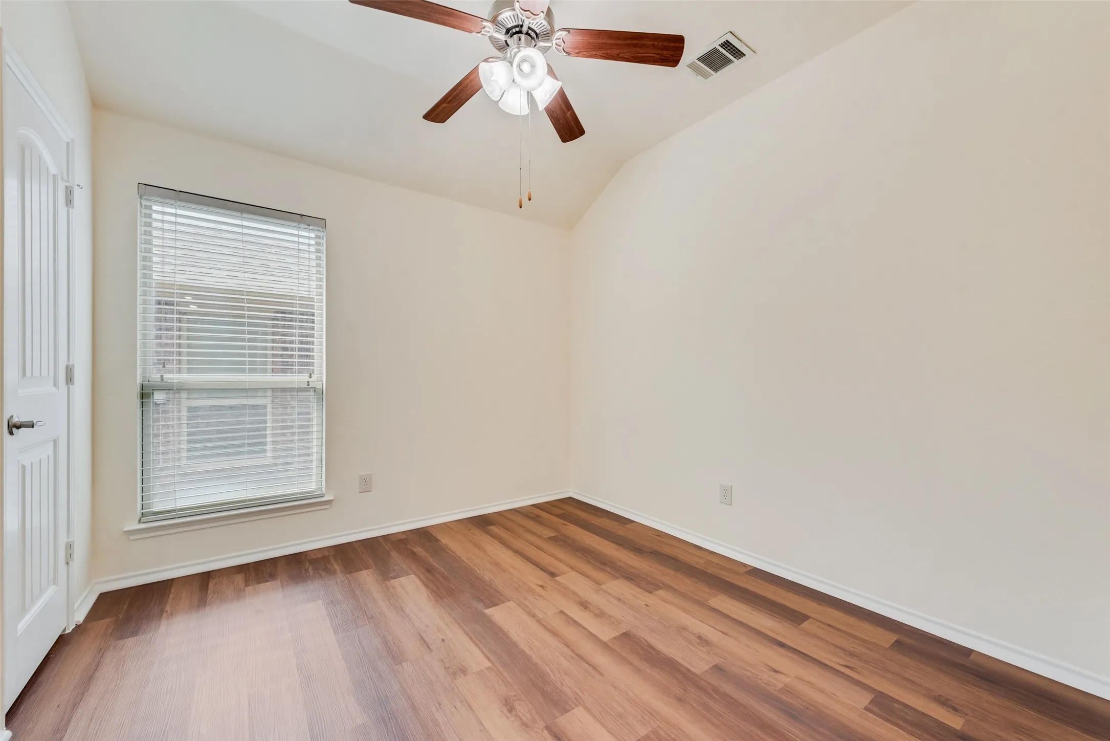 Single Family Residence For Sale in Collin County , 1217 Sage Drive, Princeton, Texas 75407, 3 Bedroom, 2 Bathroom, 2 Garage spaces, 1,476 Sqft, built in 2013, mls#21375379, Real Estate Agent in Princeton, Homes For Sale in Collin county, Homes For Sale in Princeton, Realtor in Princeton Texas, Real Estate Brokerage Independent Realty Texas, Luminita Cordes Realtor