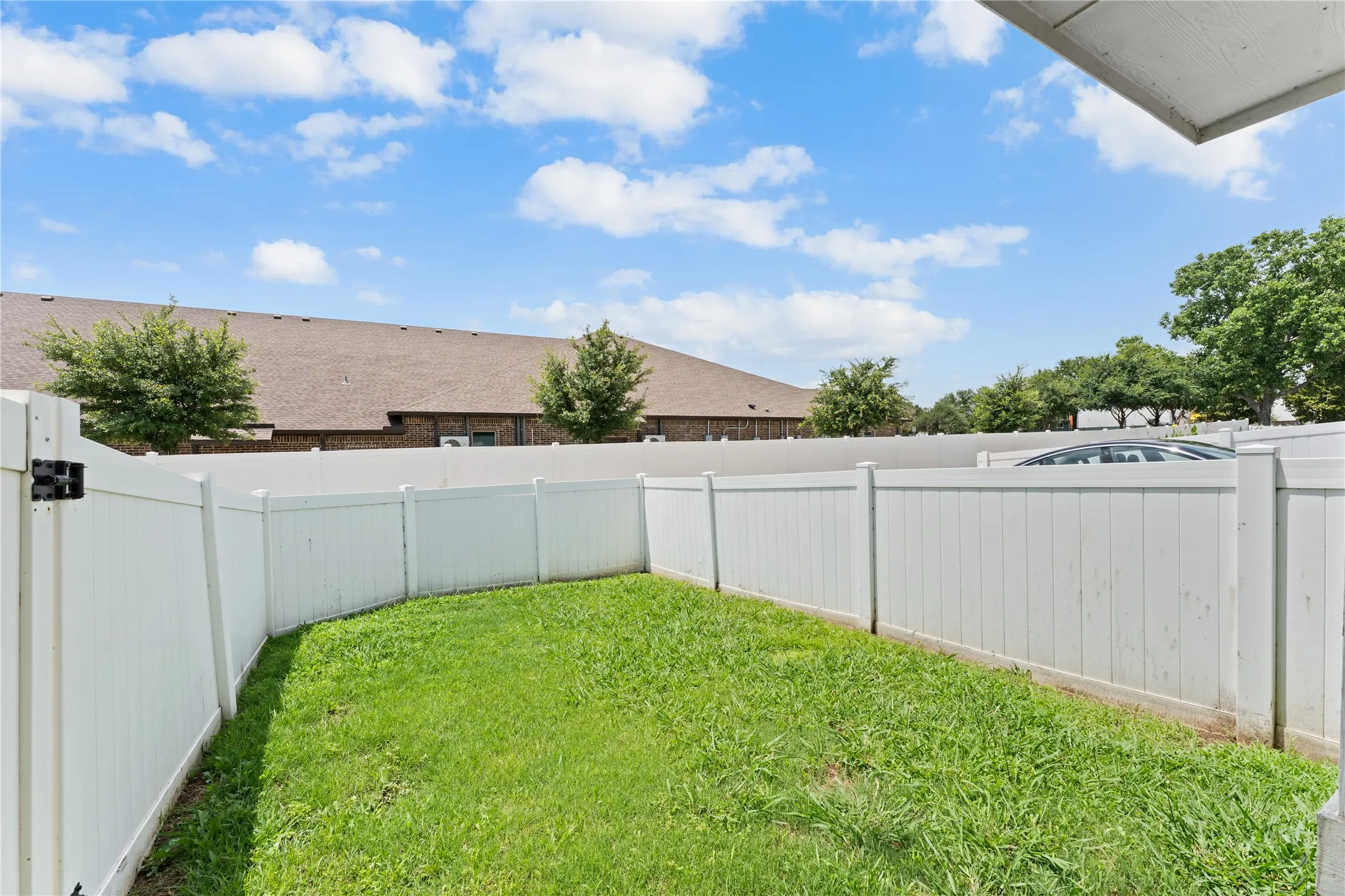 Single Family Residence For Rent in Denton County , 1218 Chattahoochee Drive, Savannah, Texas 76227, 3 Bedroom, 2 Bathroom, 2 Garage spaces, 1,574 Sqft, built in 2009, mls#21364171, Real Estate Agent in Savannah, Homes For Rent in Denton county, Homes For Rent in Savannah, Realtor in Savannah Texas, Real Estate Brokerage Independent Realty Texas, Luminita Cordes Realtor