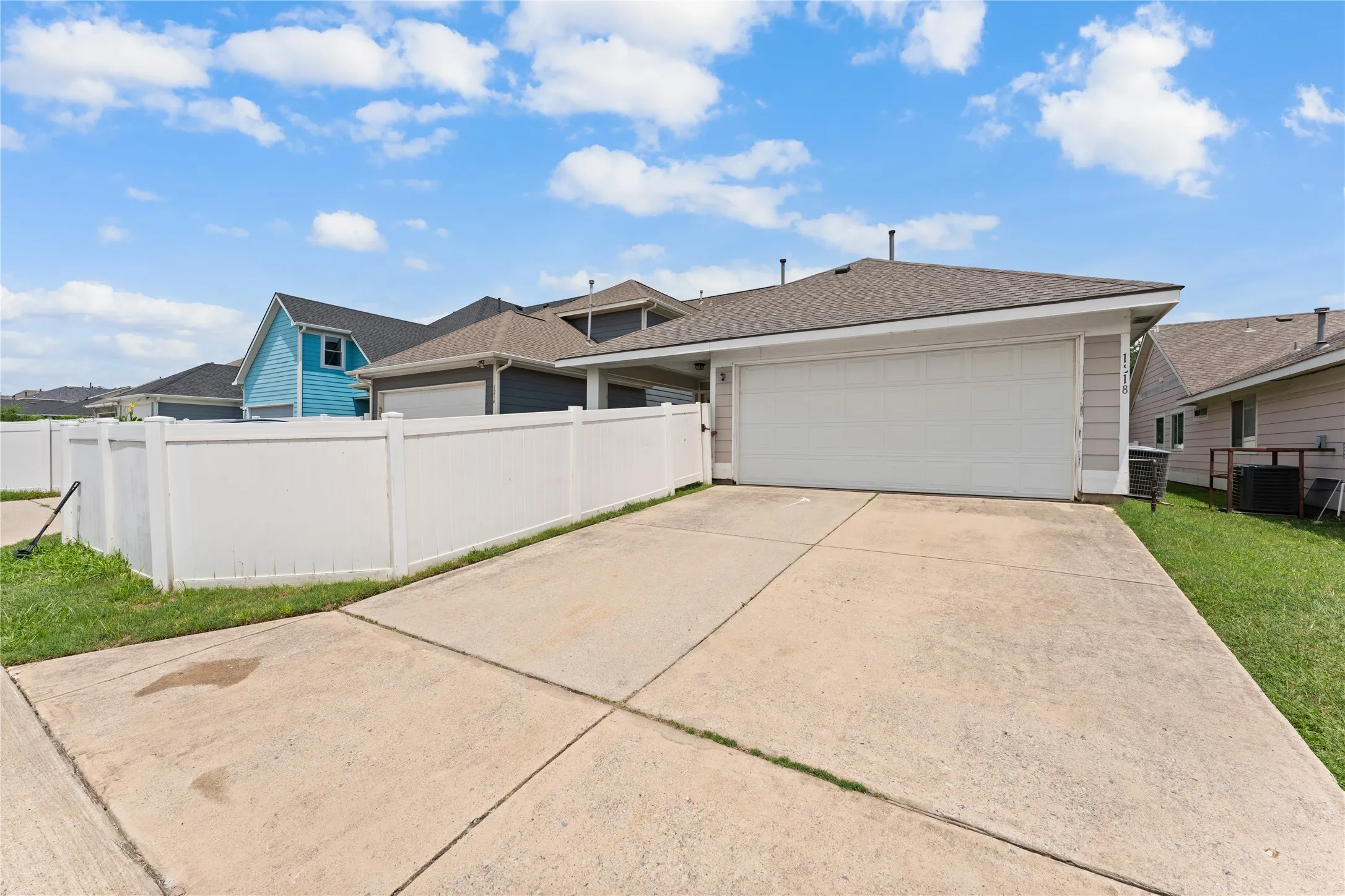 Single Family Residence For Rent in Denton County , 1218 Chattahoochee Drive, Savannah, Texas 76227, 3 Bedroom, 2 Bathroom, 2 Garage spaces, 1,574 Sqft, built in 2009, mls#21364171, Real Estate Agent in Savannah, Homes For Rent in Denton county, Homes For Rent in Savannah, Realtor in Savannah Texas, Real Estate Brokerage Independent Realty Texas, Luminita Cordes Realtor