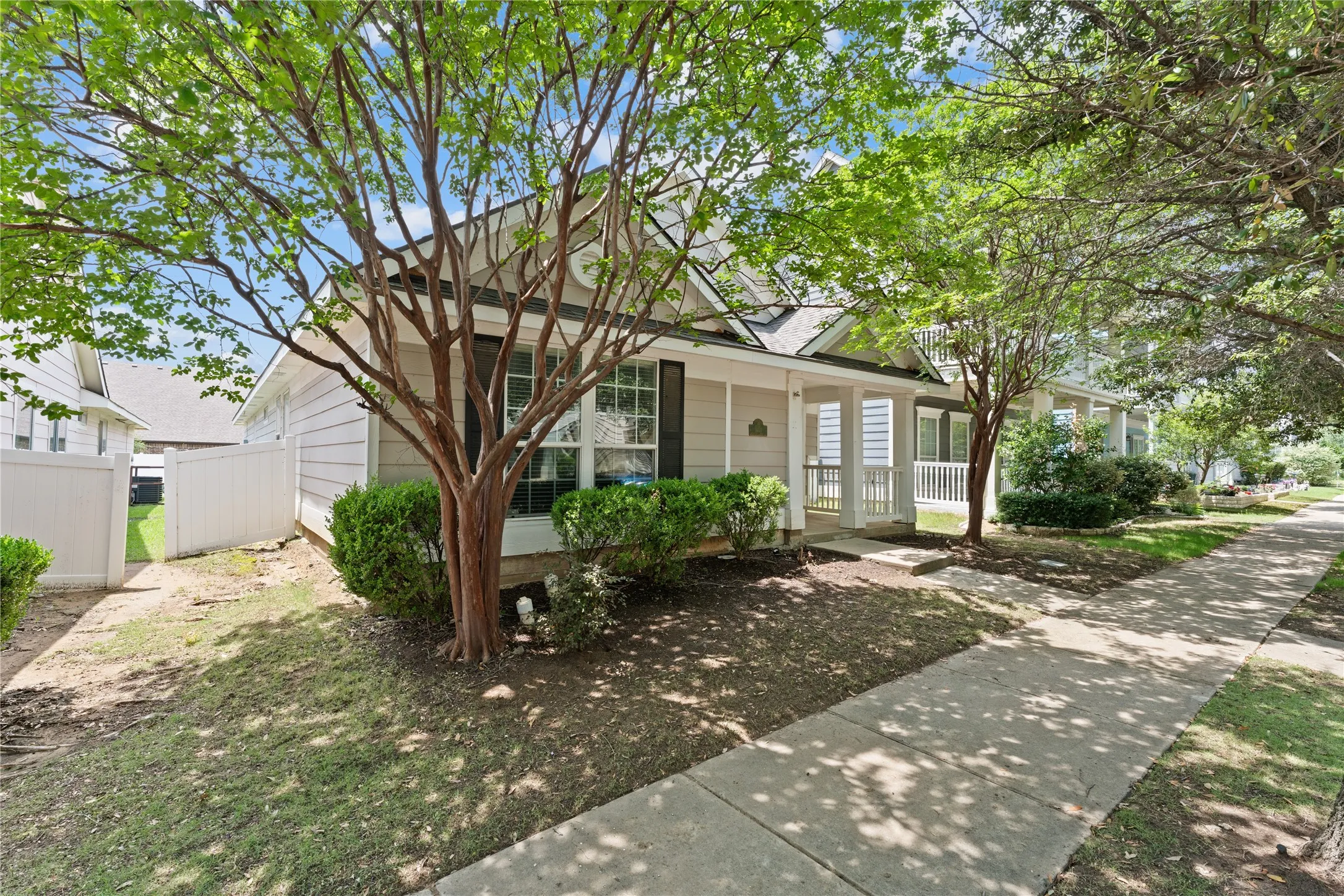 Single Family Residence For Rent in Denton County , 1218 Chattahoochee Drive, Savannah, Texas 76227, 3 Bedroom, 2 Bathroom, 2 Garage spaces, 1,574 Sqft, built in 2009, mls#21364171, Real Estate Agent in Savannah, Homes For Rent in Denton county, Homes For Rent in Savannah, Realtor in Savannah Texas, Real Estate Brokerage Independent Realty Texas, Luminita Cordes Realtor