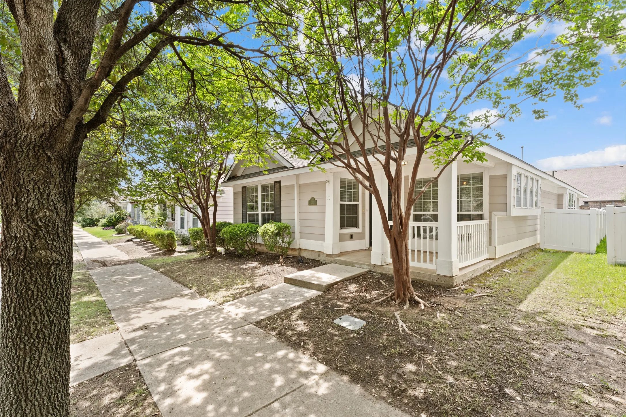 Single Family Residence For Rent in Denton County , 1218 Chattahoochee Drive, Savannah, Texas 76227, 3 Bedroom, 2 Bathroom, 2 Garage spaces, 1,574 Sqft, built in 2009, mls#21364171, Real Estate Agent in Savannah, Homes For Rent in Denton county, Homes For Rent in Savannah, Realtor in Savannah Texas, Real Estate Brokerage Independent Realty Texas, Luminita Cordes Realtor