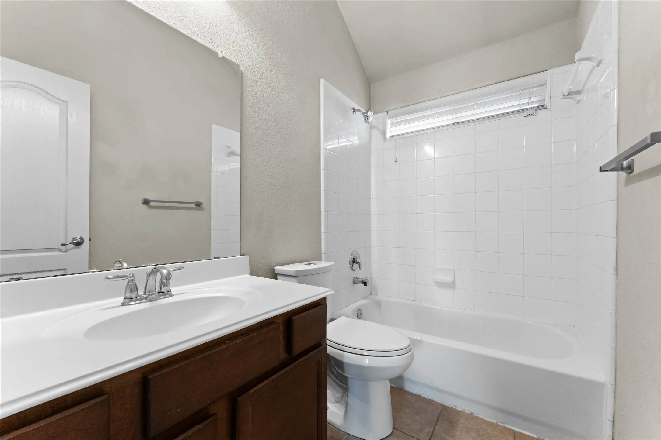 Single Family Residence For Rent in Denton County , 1218 Chattahoochee Drive, Savannah, Texas 76227, 3 Bedroom, 2 Bathroom, 2 Garage spaces, 1,574 Sqft, built in 2009, mls#21364171, Real Estate Agent in Savannah, Homes For Rent in Denton county, Homes For Rent in Savannah, Realtor in Savannah Texas, Real Estate Brokerage Independent Realty Texas, Luminita Cordes Realtor
