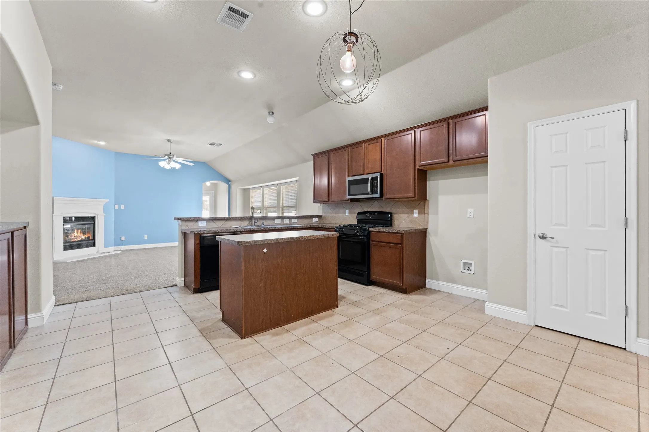Single Family Residence For Rent in Denton County , 1218 Chattahoochee Drive, Savannah, Texas 76227, 3 Bedroom, 2 Bathroom, 2 Garage spaces, 1,574 Sqft, built in 2009, mls#21364171, Real Estate Agent in Savannah, Homes For Rent in Denton county, Homes For Rent in Savannah, Realtor in Savannah Texas, Real Estate Brokerage Independent Realty Texas, Luminita Cordes Realtor