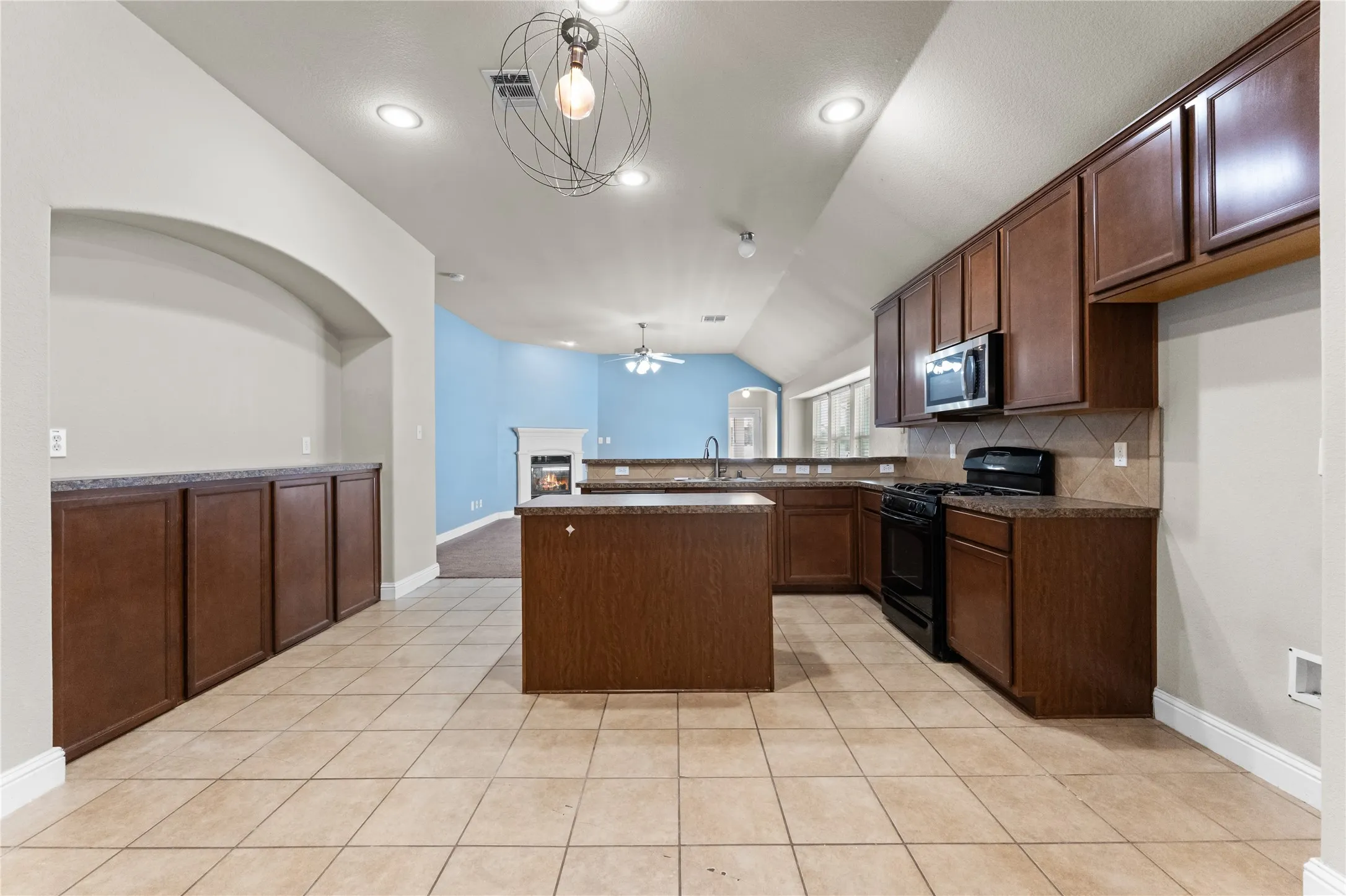Single Family Residence For Rent in Denton County , 1218 Chattahoochee Drive, Savannah, Texas 76227, 3 Bedroom, 2 Bathroom, 2 Garage spaces, 1,574 Sqft, built in 2009, mls#21364171, Real Estate Agent in Savannah, Homes For Rent in Denton county, Homes For Rent in Savannah, Realtor in Savannah Texas, Real Estate Brokerage Independent Realty Texas, Luminita Cordes Realtor