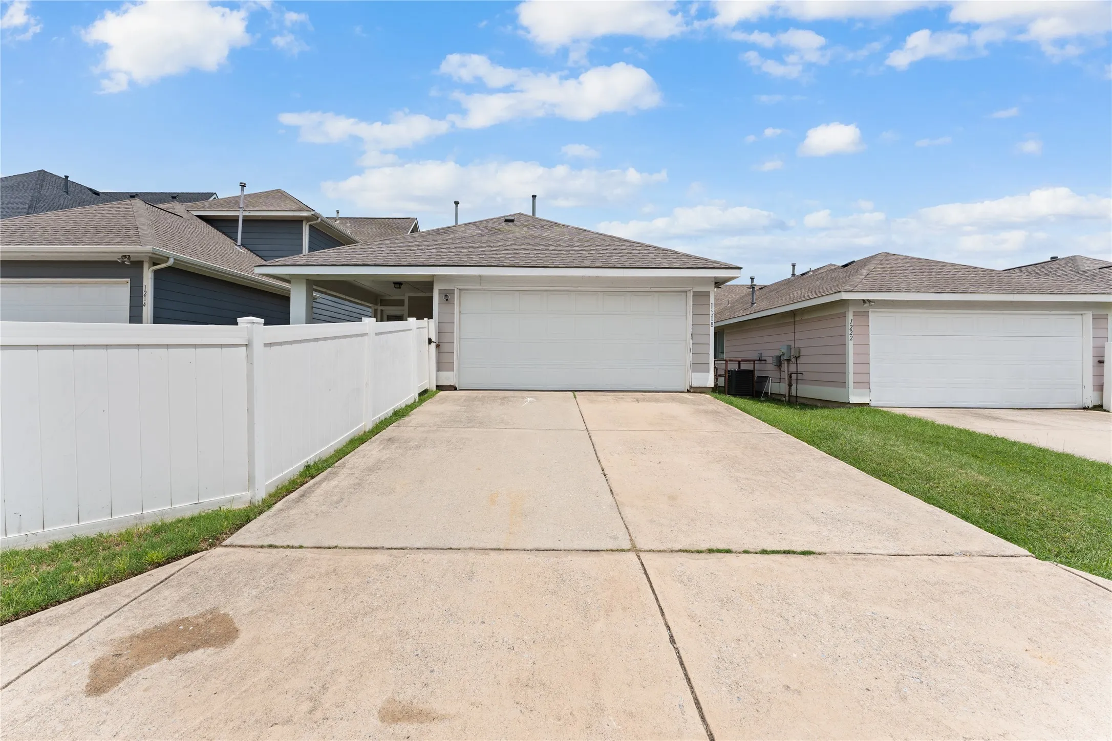 Single Family Residence For Rent in Denton County , 1218 Chattahoochee Drive, Savannah, Texas 76227, 3 Bedroom, 2 Bathroom, 2 Garage spaces, 1,574 Sqft, built in 2009, mls#21364171, Real Estate Agent in Savannah, Homes For Rent in Denton county, Homes For Rent in Savannah, Realtor in Savannah Texas, Real Estate Brokerage Independent Realty Texas, Luminita Cordes Realtor