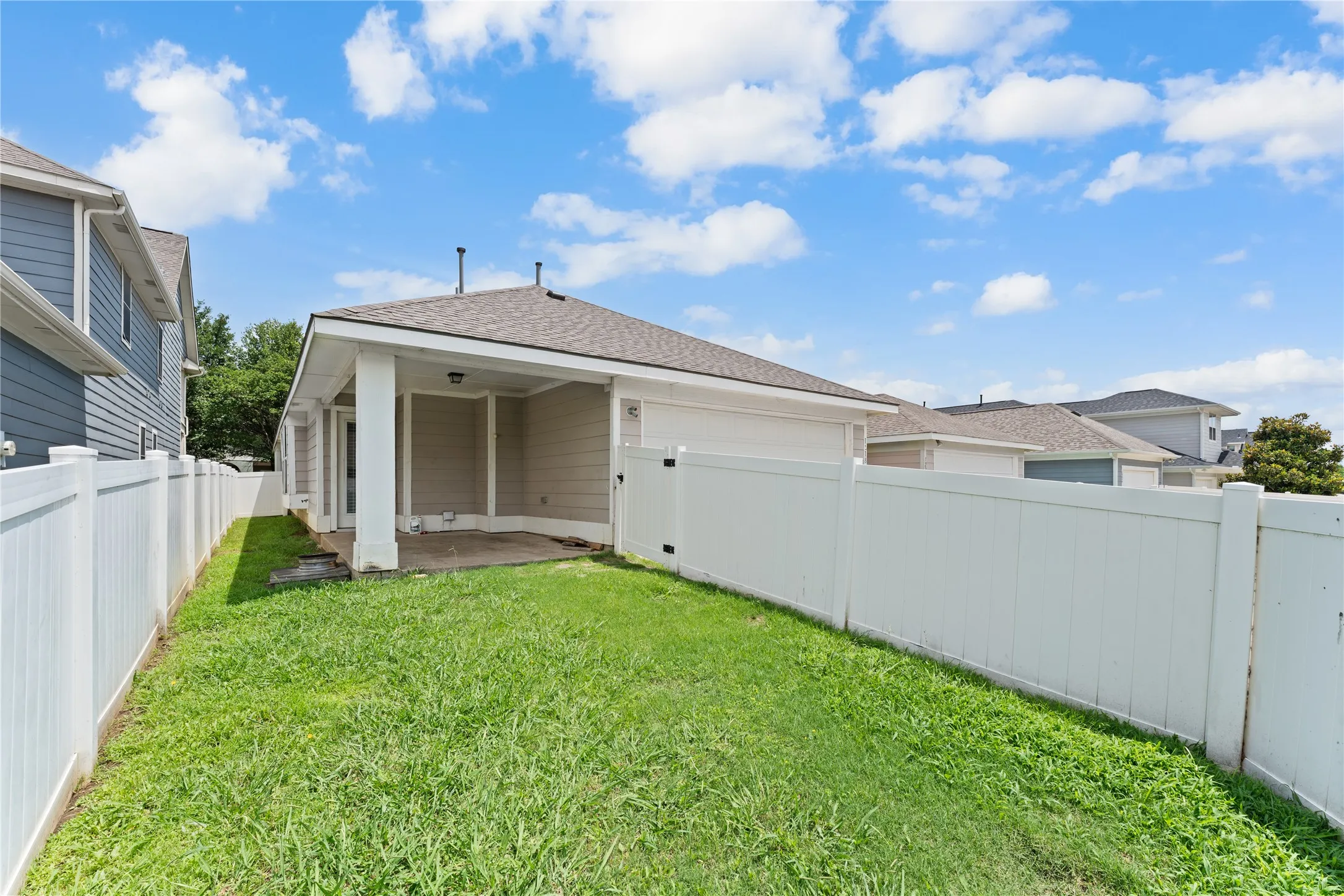 Single Family Residence For Rent in Denton County , 1218 Chattahoochee Drive, Savannah, Texas 76227, 3 Bedroom, 2 Bathroom, 2 Garage spaces, 1,574 Sqft, built in 2009, mls#21364171, Real Estate Agent in Savannah, Homes For Rent in Denton county, Homes For Rent in Savannah, Realtor in Savannah Texas, Real Estate Brokerage Independent Realty Texas, Luminita Cordes Realtor