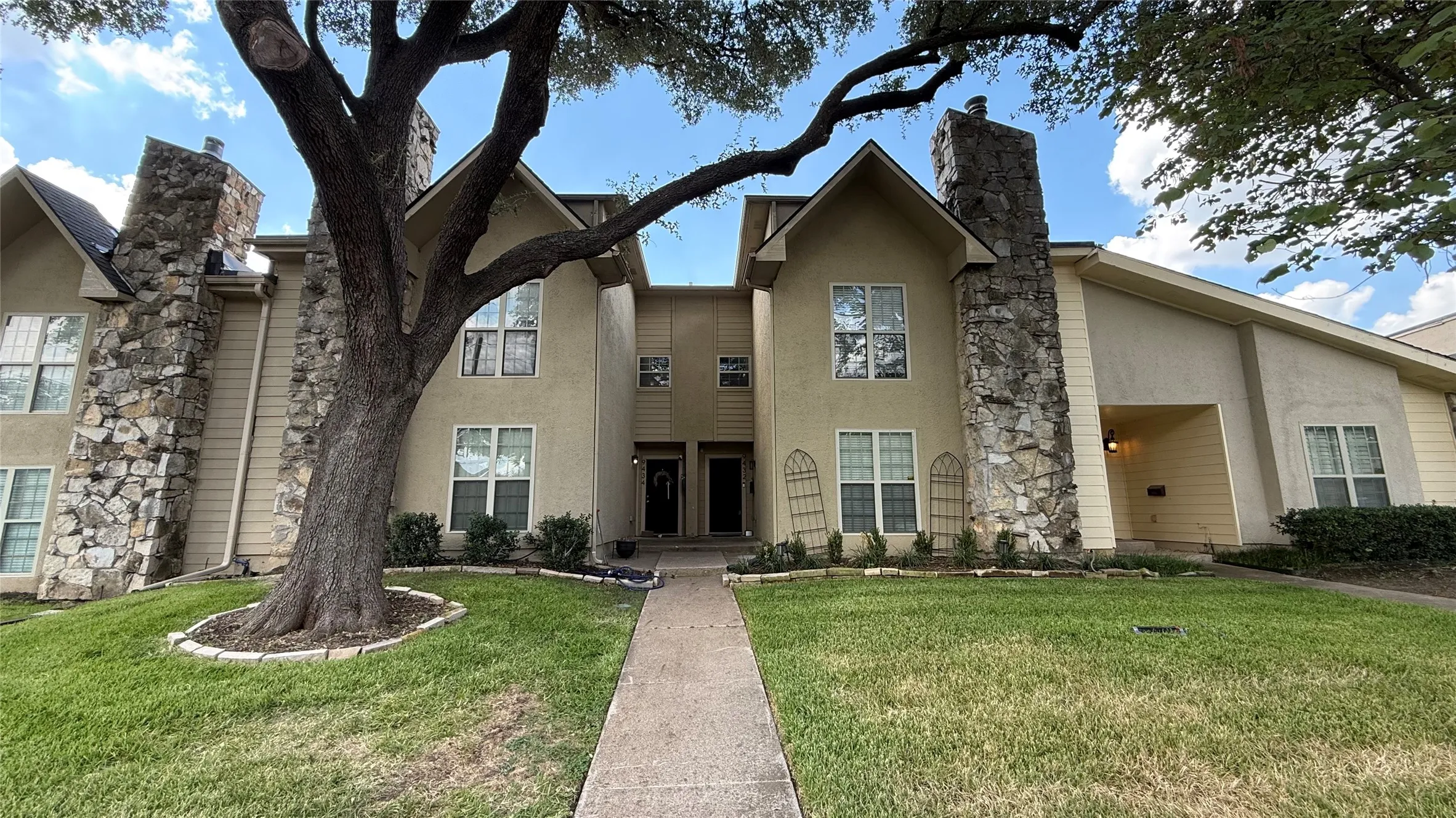 Townhouse For Rent in Dallas County , 9432 Timberleaf Drive, Dallas, Texas 75243, 3 Bedroom, 3 Bathroom, 2 Garage spaces, 1,878 Sqft, built in 1971, mls#21377151, Real Estate Agent in Dallas, Homes For Rent in Dallas county, Homes For Rent in Dallas, Realtor in Dallas Texas, Real Estate Brokerage Independent Realty Texas, Luminita Cordes Realtor