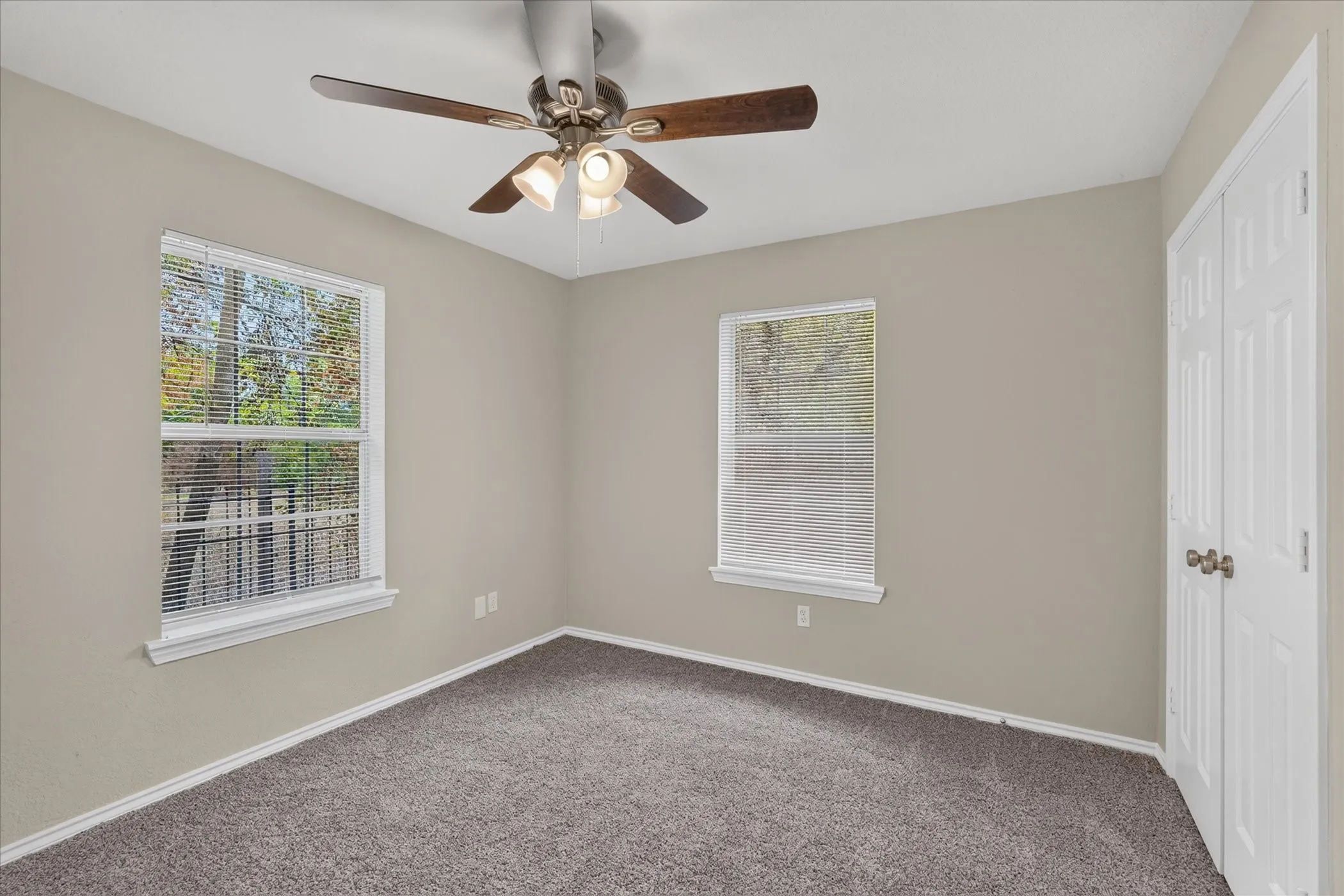 Single Family Residence For Sale in Hunt County , 201 West Lane, West Tawakoni, Texas 75474, 3 Bedroom, 2 Bathroom, Garage spaces, 2,121 Sqft, built in 2002, mls#21377154, Real Estate Agent in West Tawakoni, Homes For Sale in Hunt county, Homes For Sale in West Tawakoni, Realtor in West Tawakoni Texas, Real Estate Brokerage Independent Realty Texas, Luminita Cordes Realtor